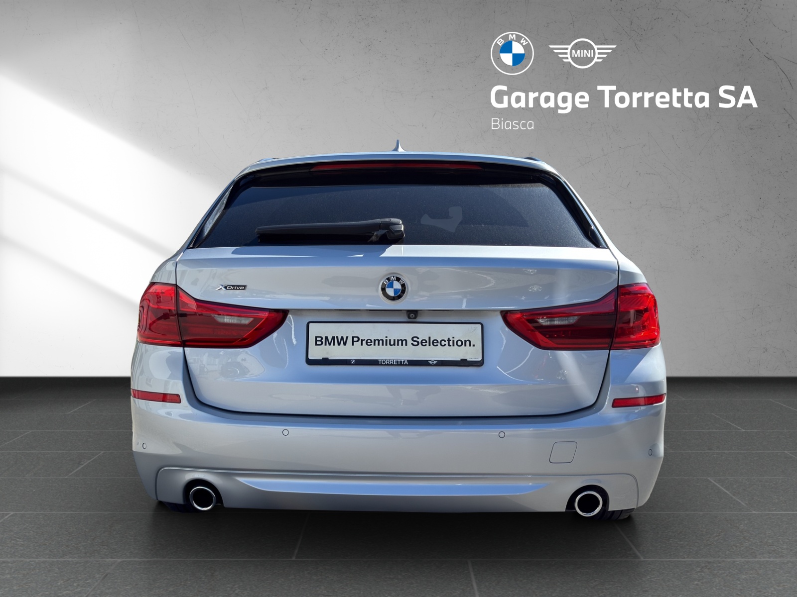 BMW 520d xDrive Touring Essential Edition Steptronic-image-3