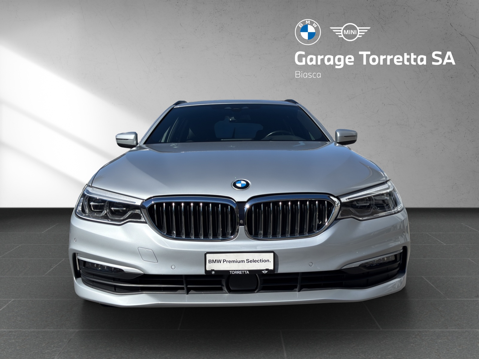BMW 520d xDrive Touring Essential Edition Steptronic-image-7