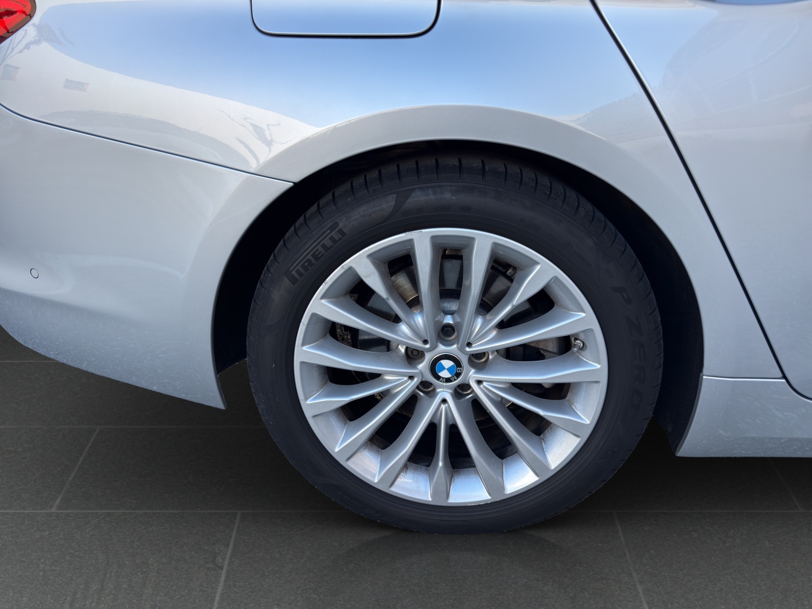 BMW 520d xDrive Touring Essential Edition Steptronic-image-10