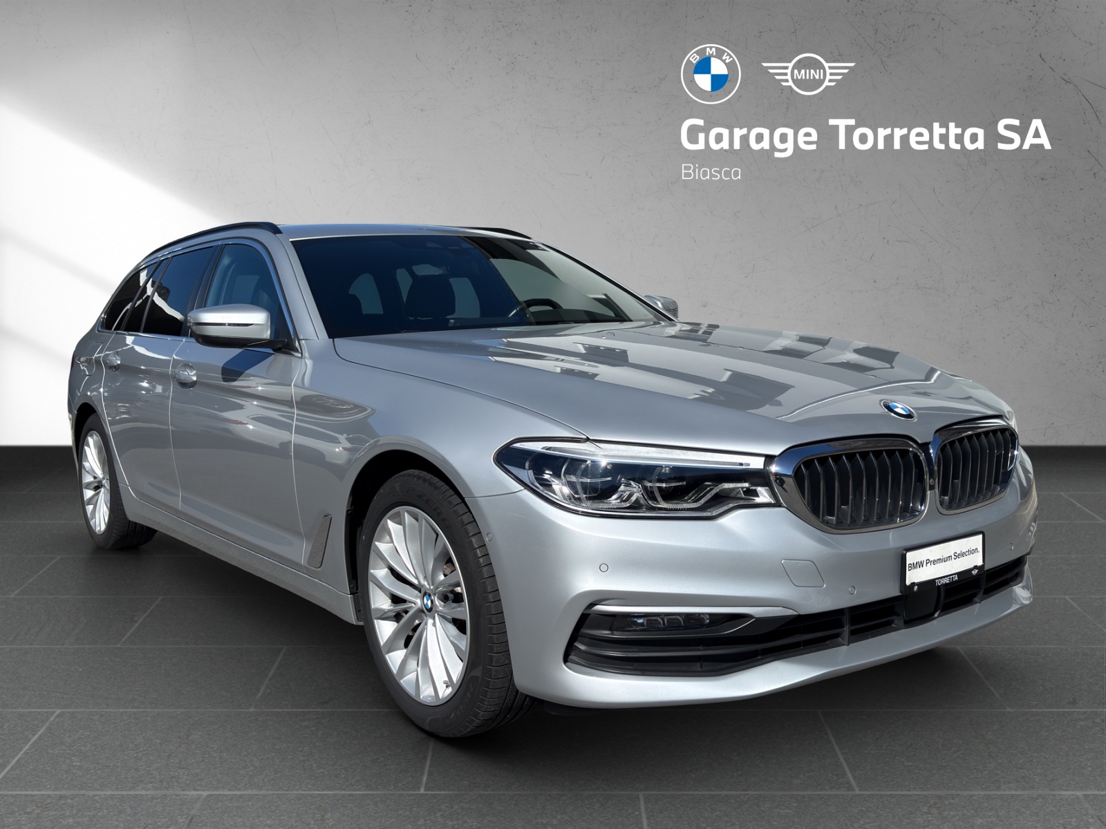 BMW 520d xDrive Touring Essential Edition Steptronic-image-6
