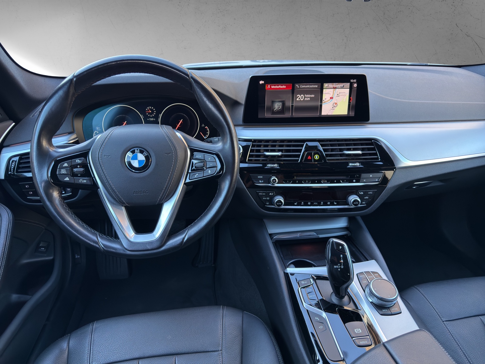 BMW 520d xDrive Touring Essential Edition Steptronic-image-13