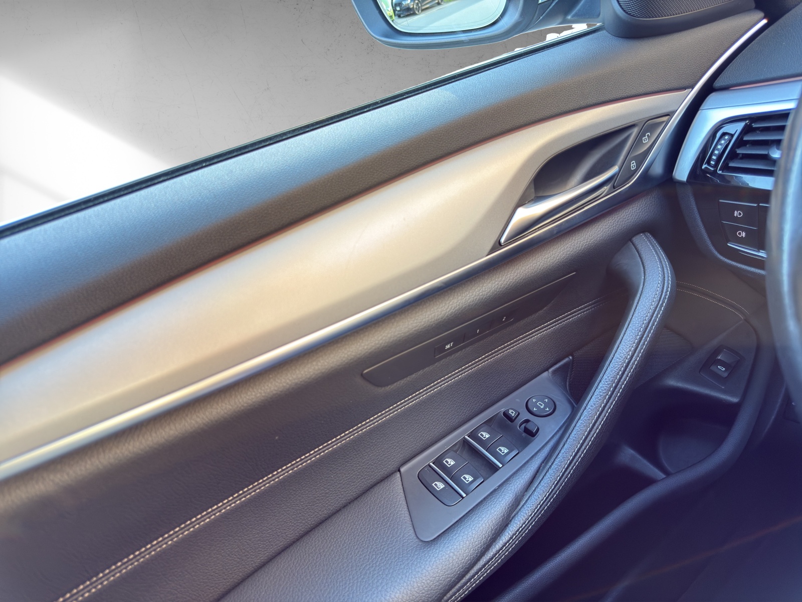 BMW 520d xDrive Touring Essential Edition Steptronic-image-14