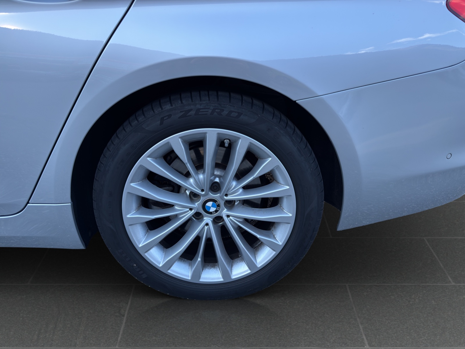 BMW 520d xDrive Touring Essential Edition Steptronic-image-11