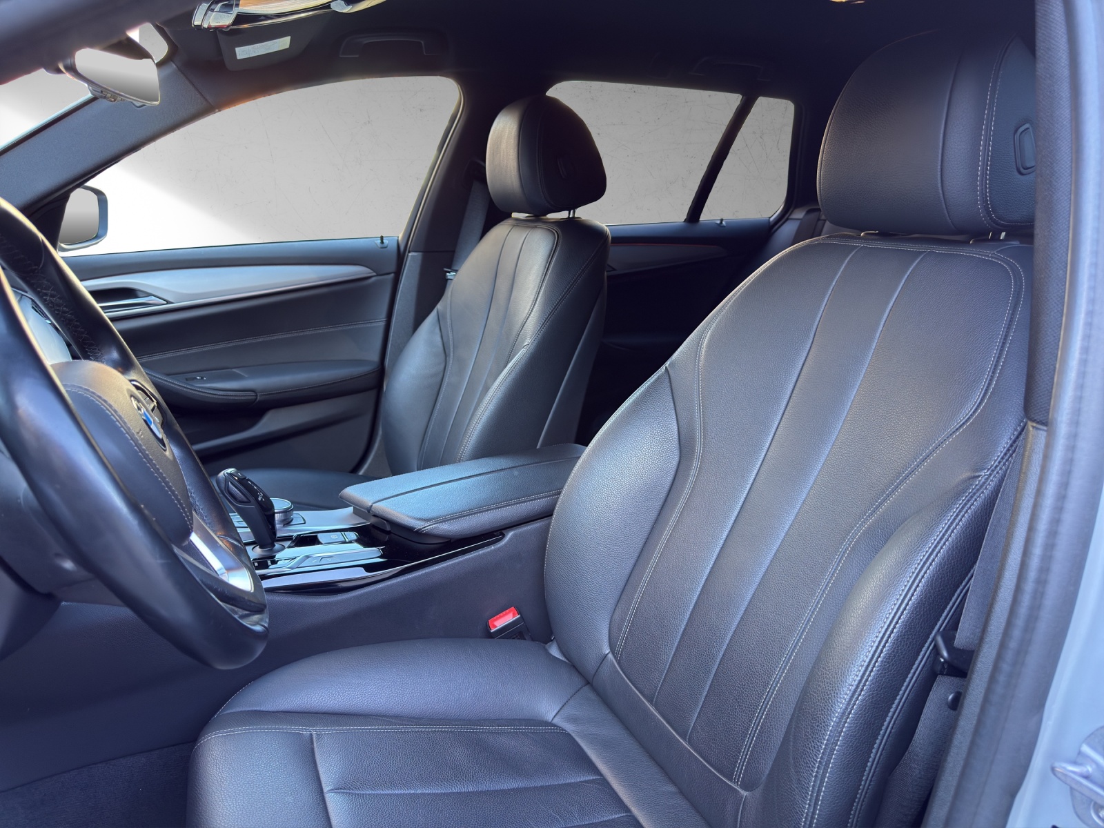 BMW 520d xDrive Touring Essential Edition Steptronic-image-15