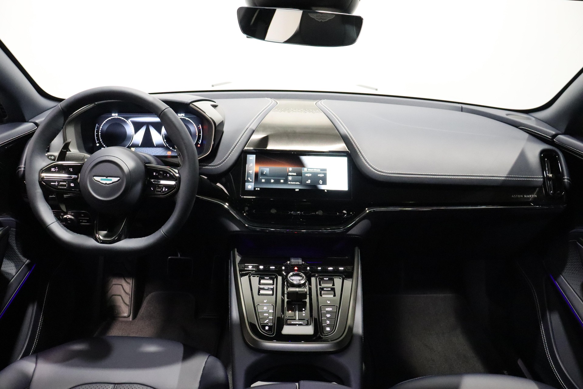 ASTON MARTIN DBX S 4.0 V8 Bi-Turbo-image-5