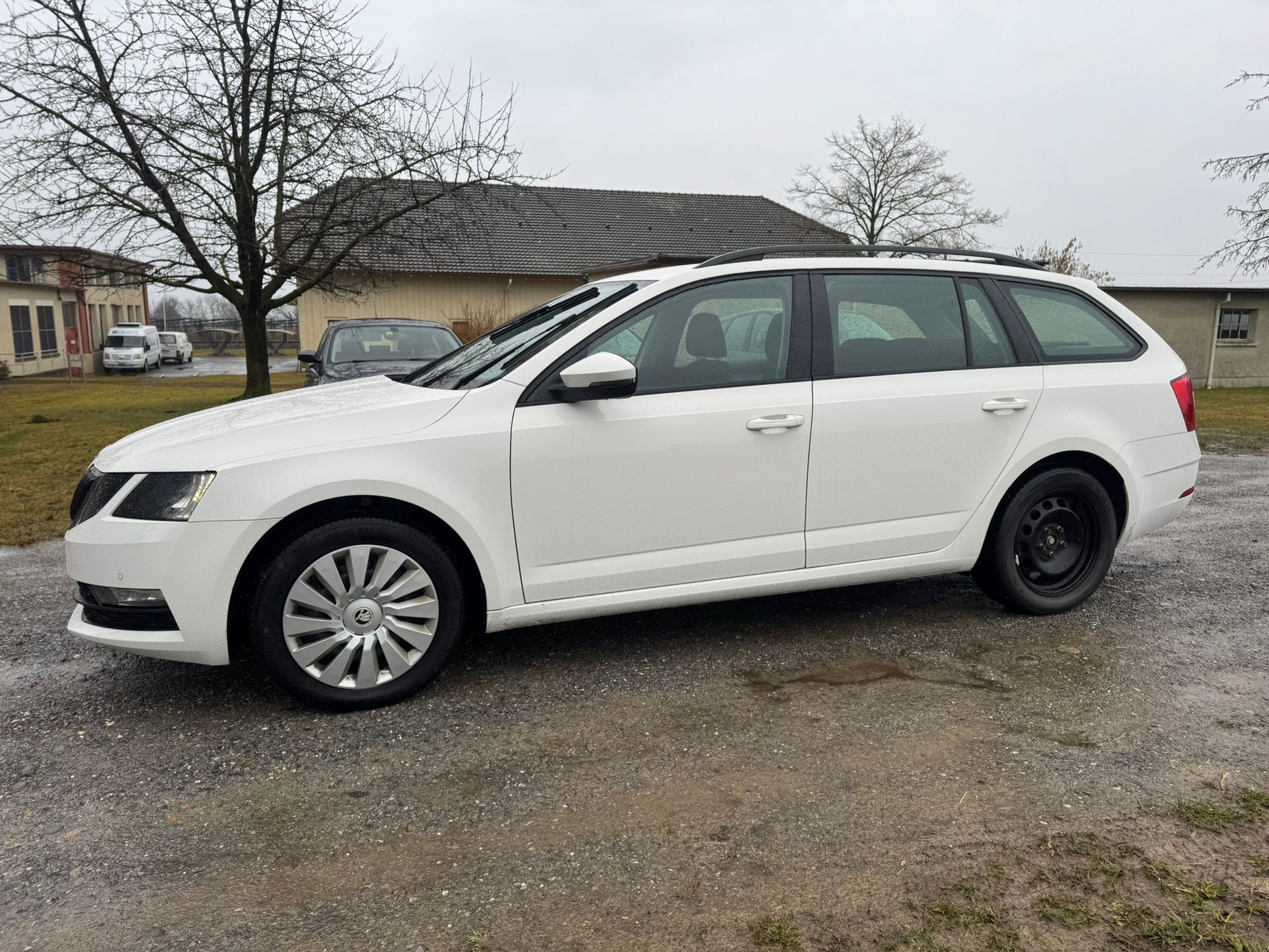 SKODA Octavia Combi 2.0 TDI Ambition 4x4-image-4