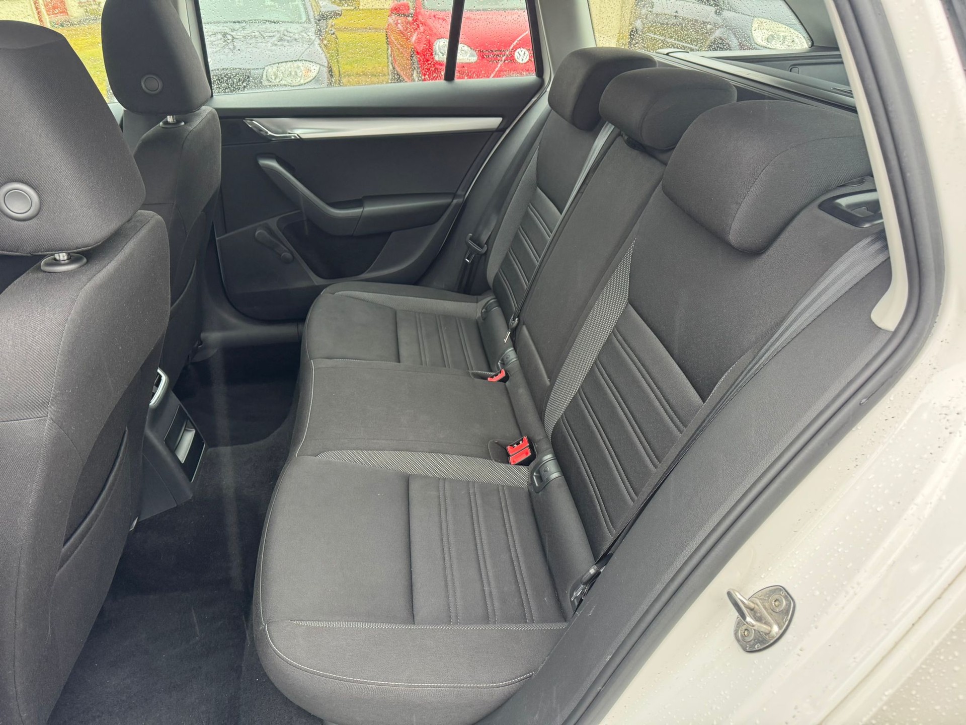 SKODA Octavia Combi 2.0 TDI Ambition 4x4-image-9