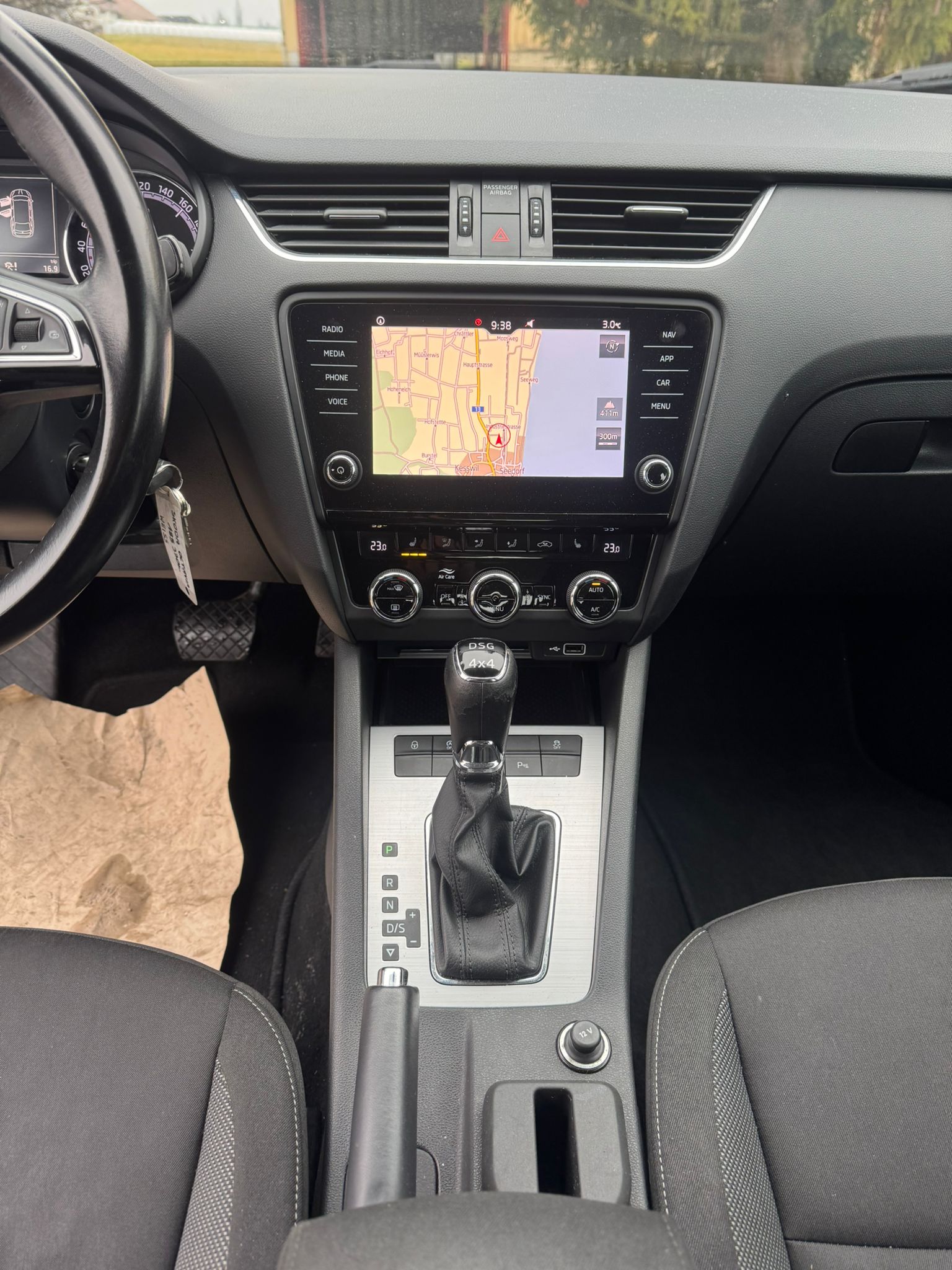SKODA Octavia Combi 2.0 TDI Ambition 4x4-image-14