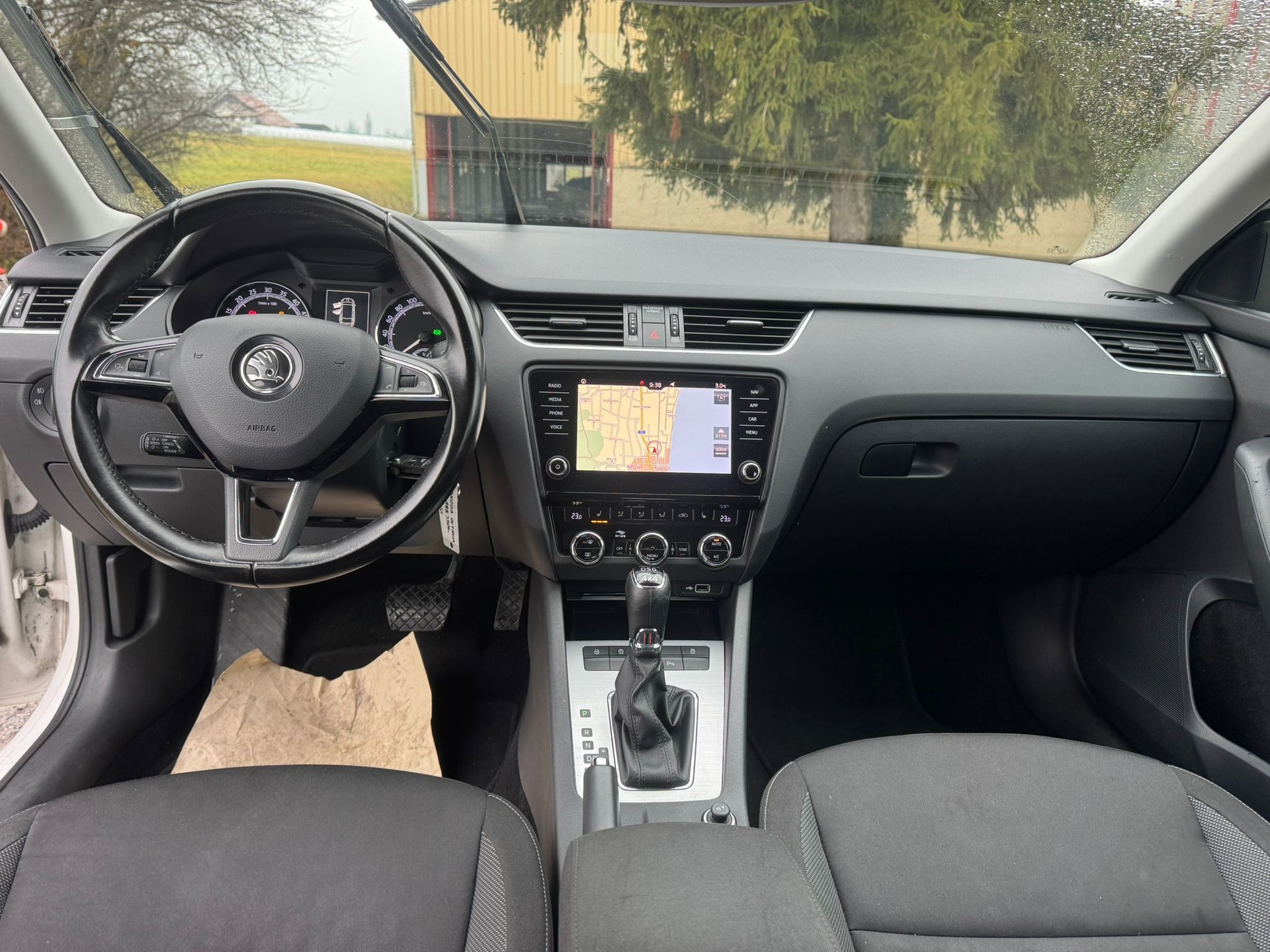 SKODA Octavia Combi 2.0 TDI Ambition 4x4-image-12