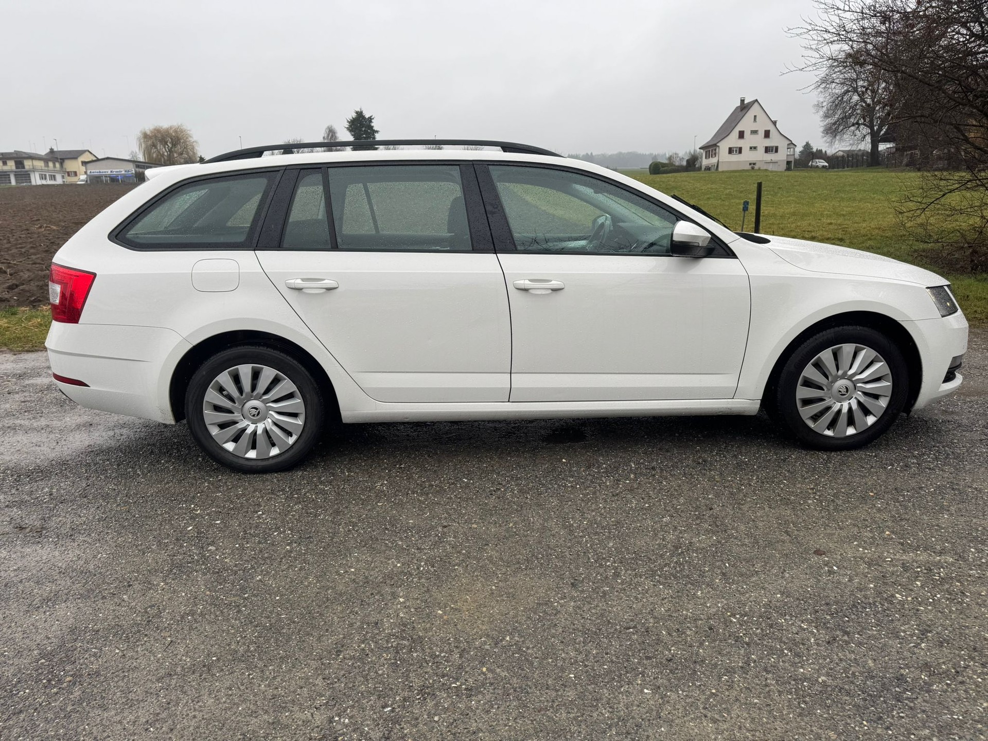 SKODA Octavia Combi 2.0 TDI Ambition 4x4-image-3