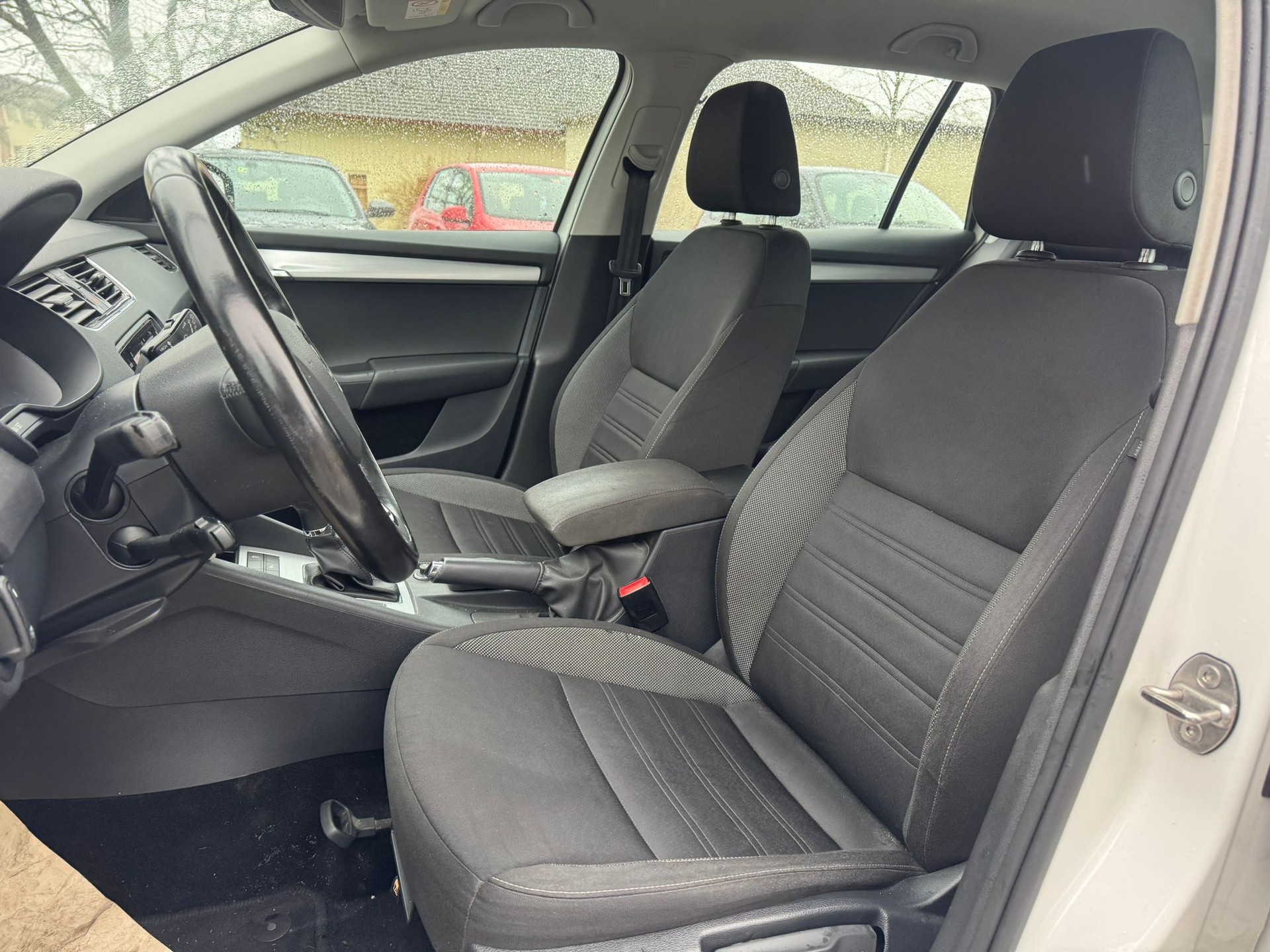 SKODA Octavia Combi 2.0 TDI Ambition 4x4-image-8