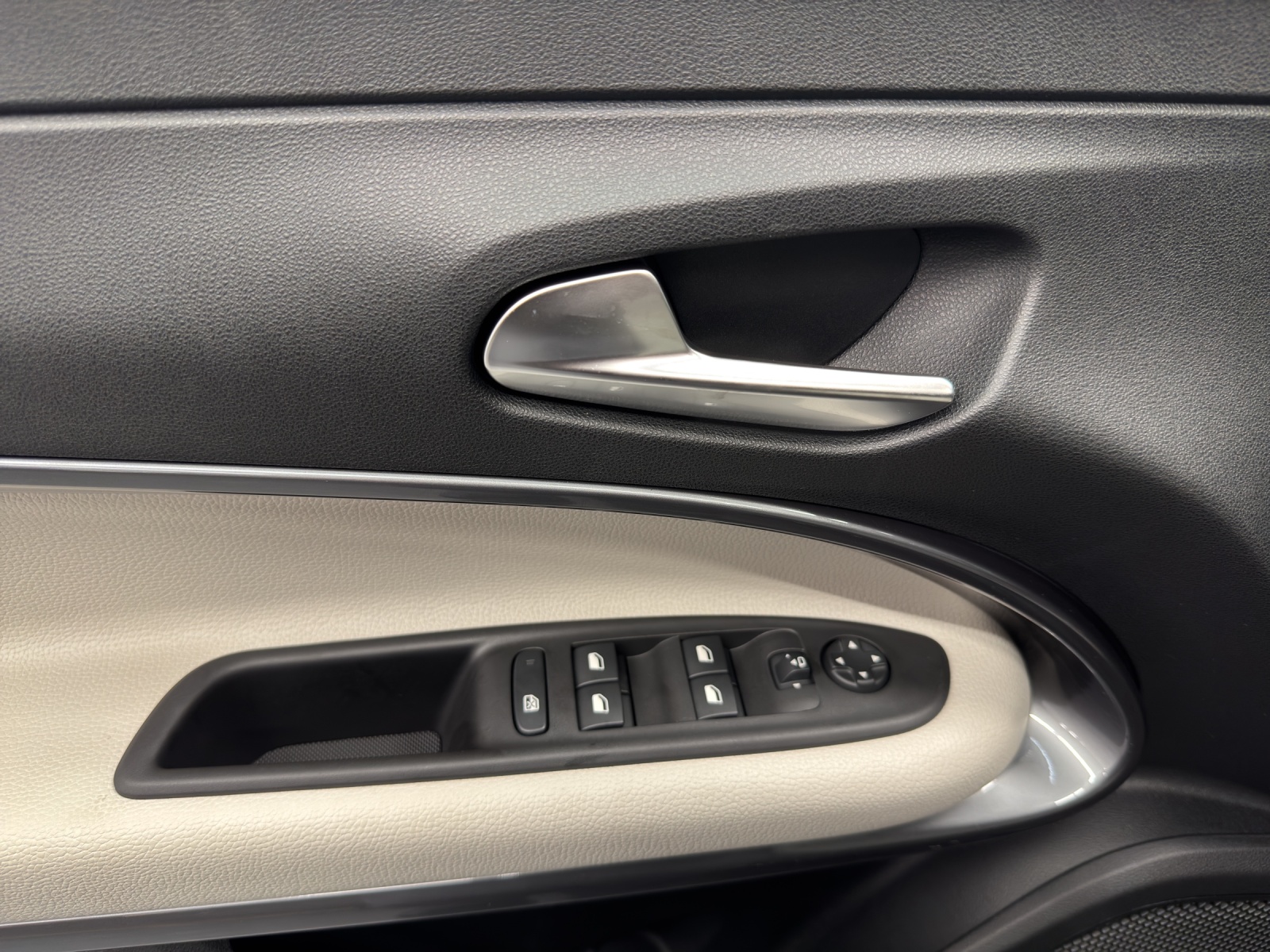 FIAT 600 1.2 Hybrid La Prima-image-12