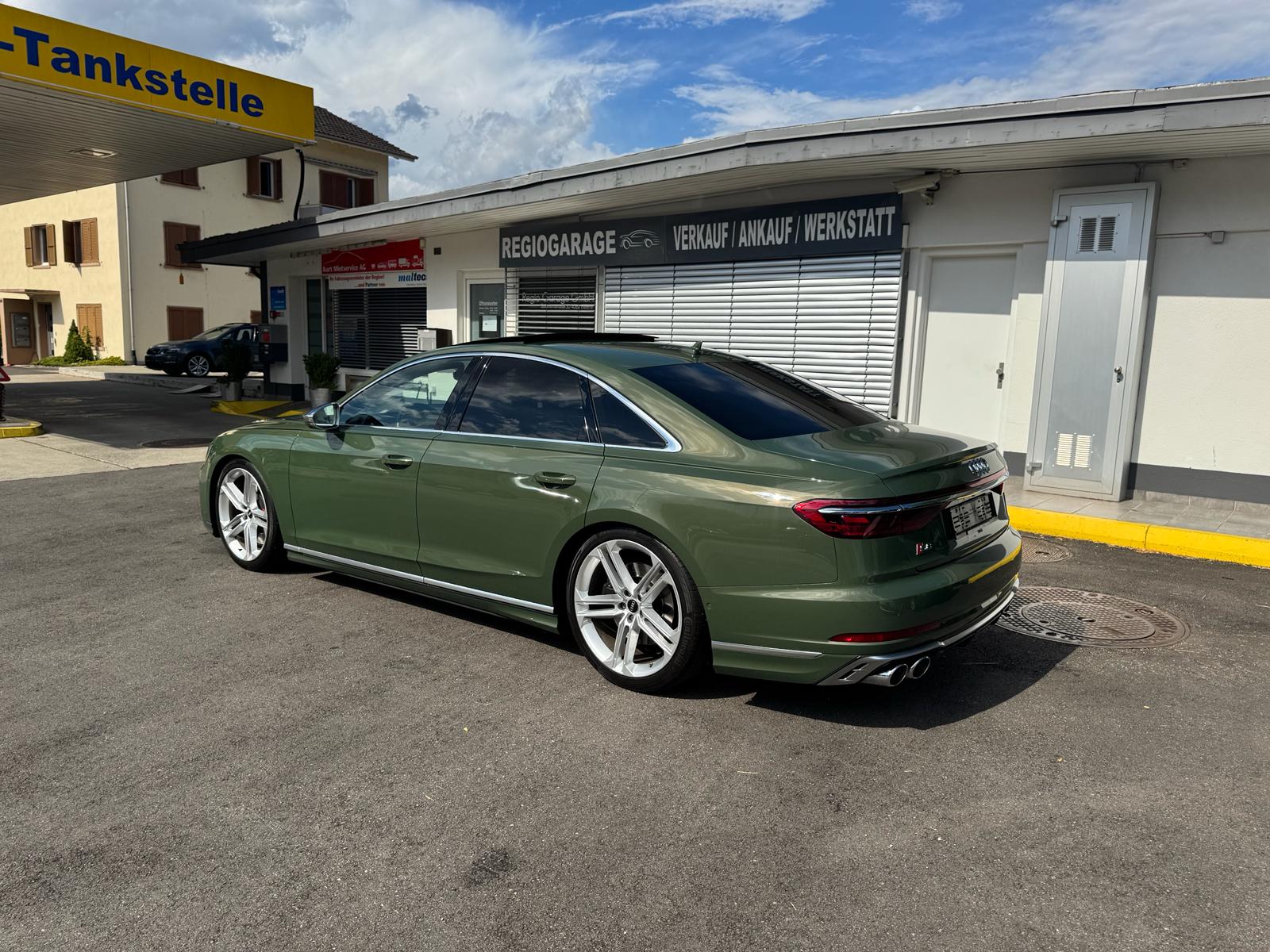 AUDI S8 TFSI quattro tiptronic-image-3