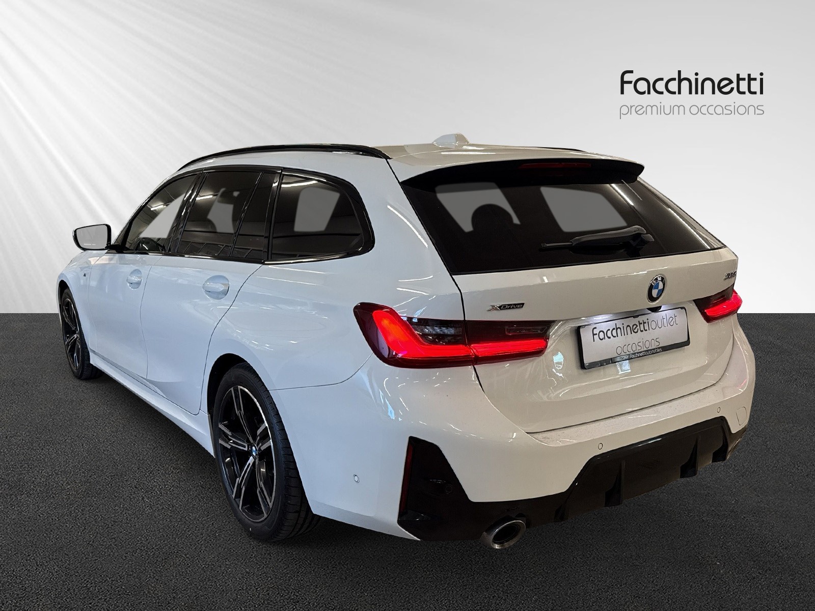 BMW 320d xDrive 48V Touring Steptronic M Sport-image-2
