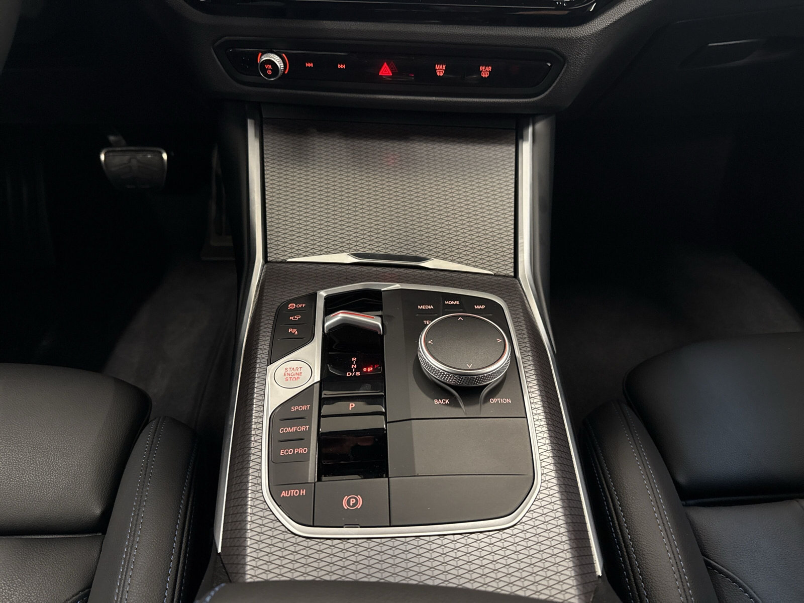 BMW 320d xDrive 48V Touring Steptronic M Sport-image-12