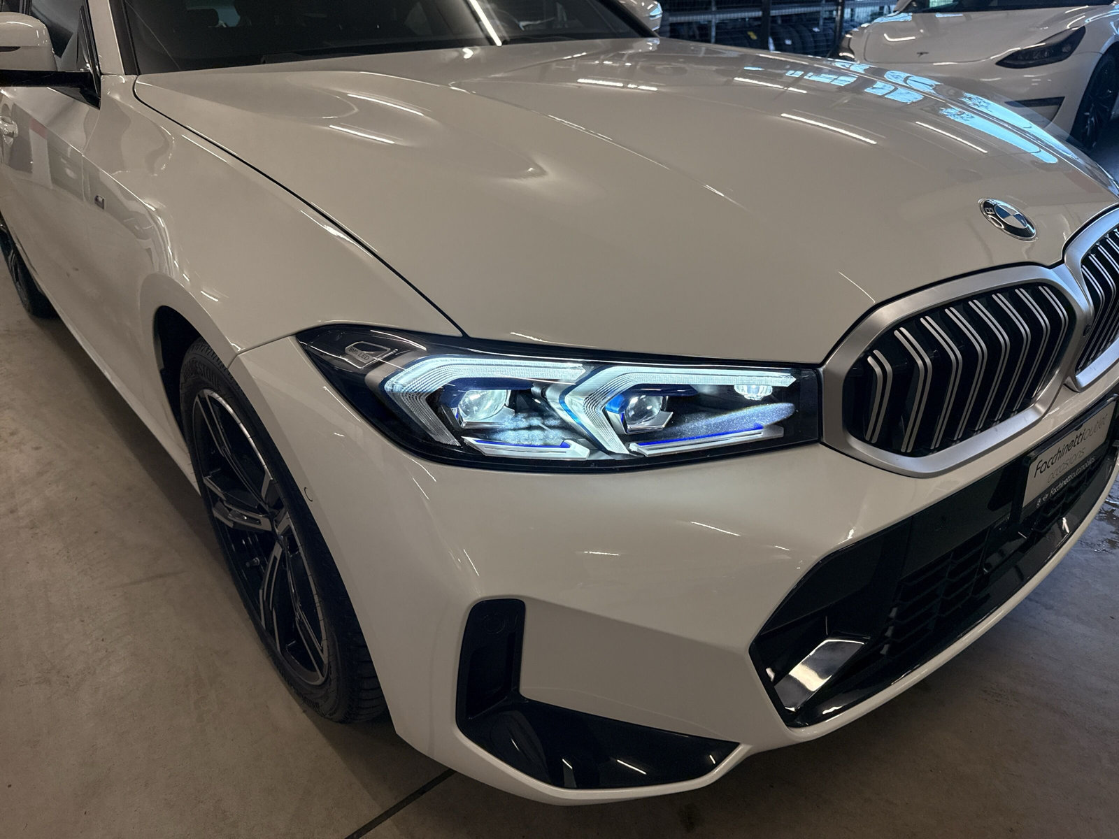 BMW 320d xDrive 48V Touring Steptronic M Sport-image-17