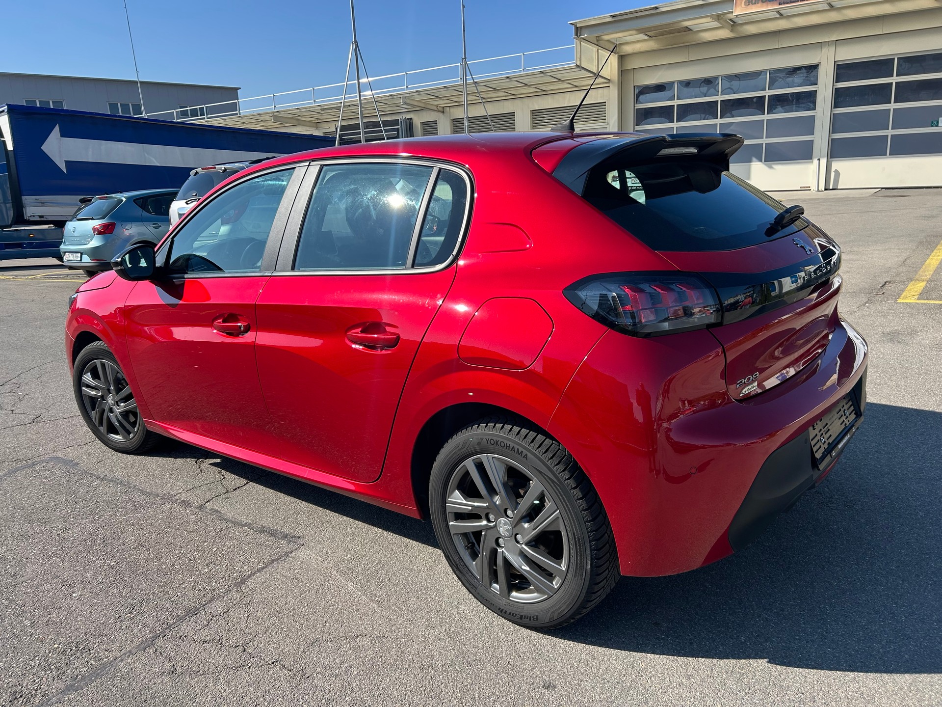 PEUGEOT 208 1.2 PureTech Allure Pack EAT8-image-6