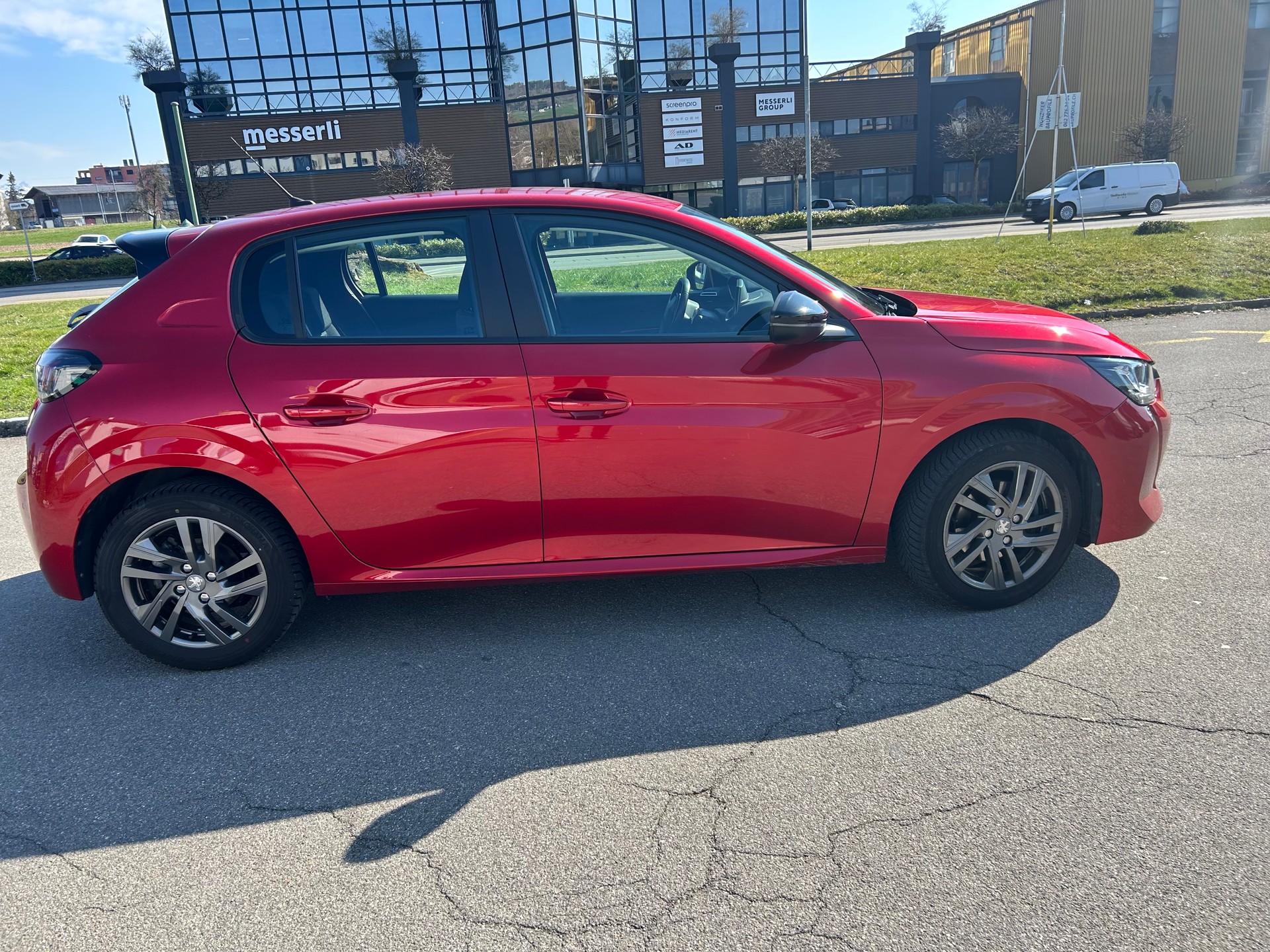 PEUGEOT 208 1.2 PureTech Allure Pack EAT8-image-5