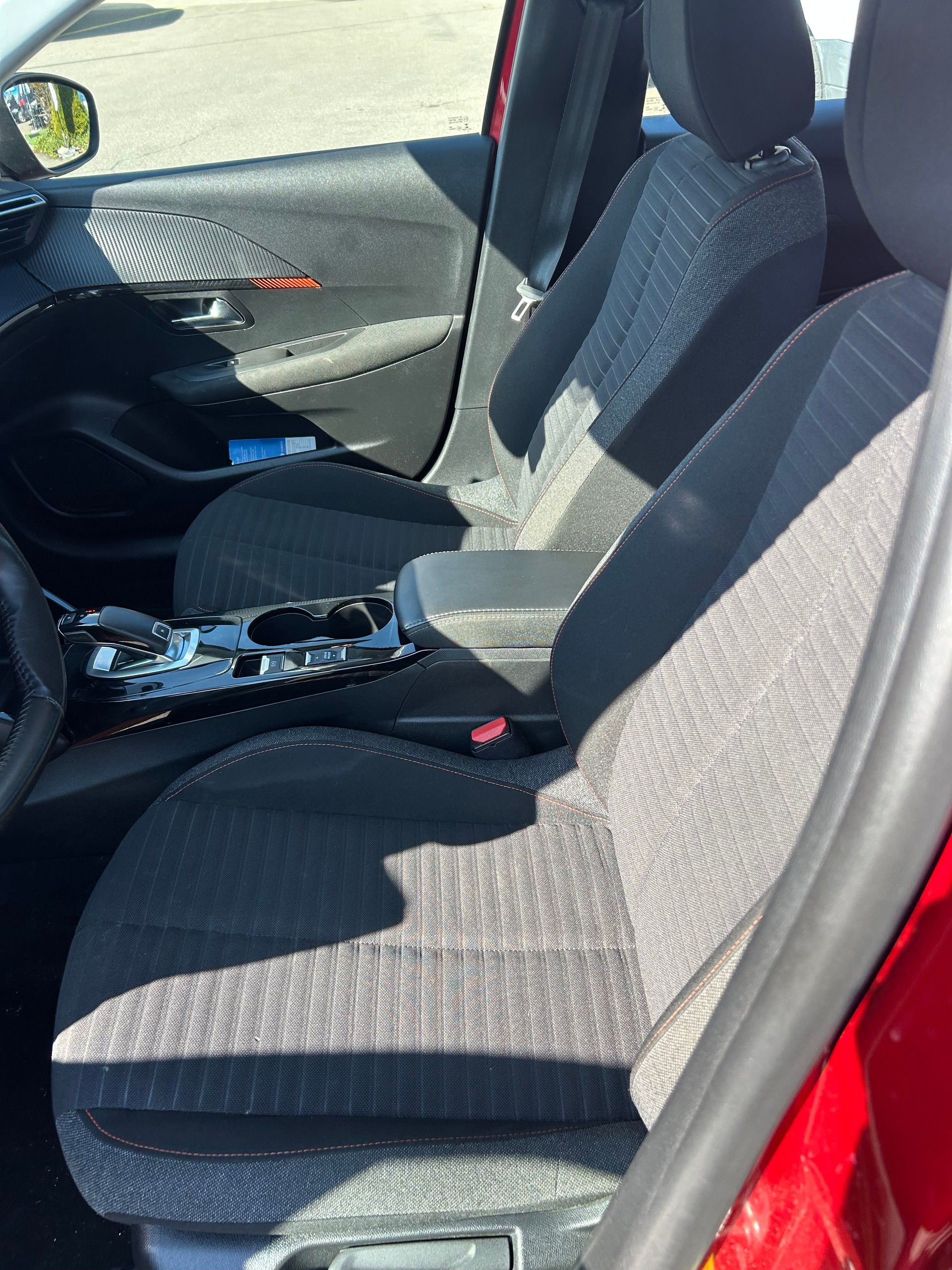 PEUGEOT 208 1.2 PureTech Allure Pack EAT8-image-1