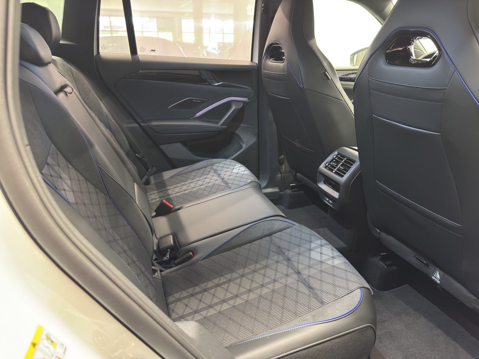 VW Tiguan 2.0 TDI SCR R-Line United DSG 4motion-image-9