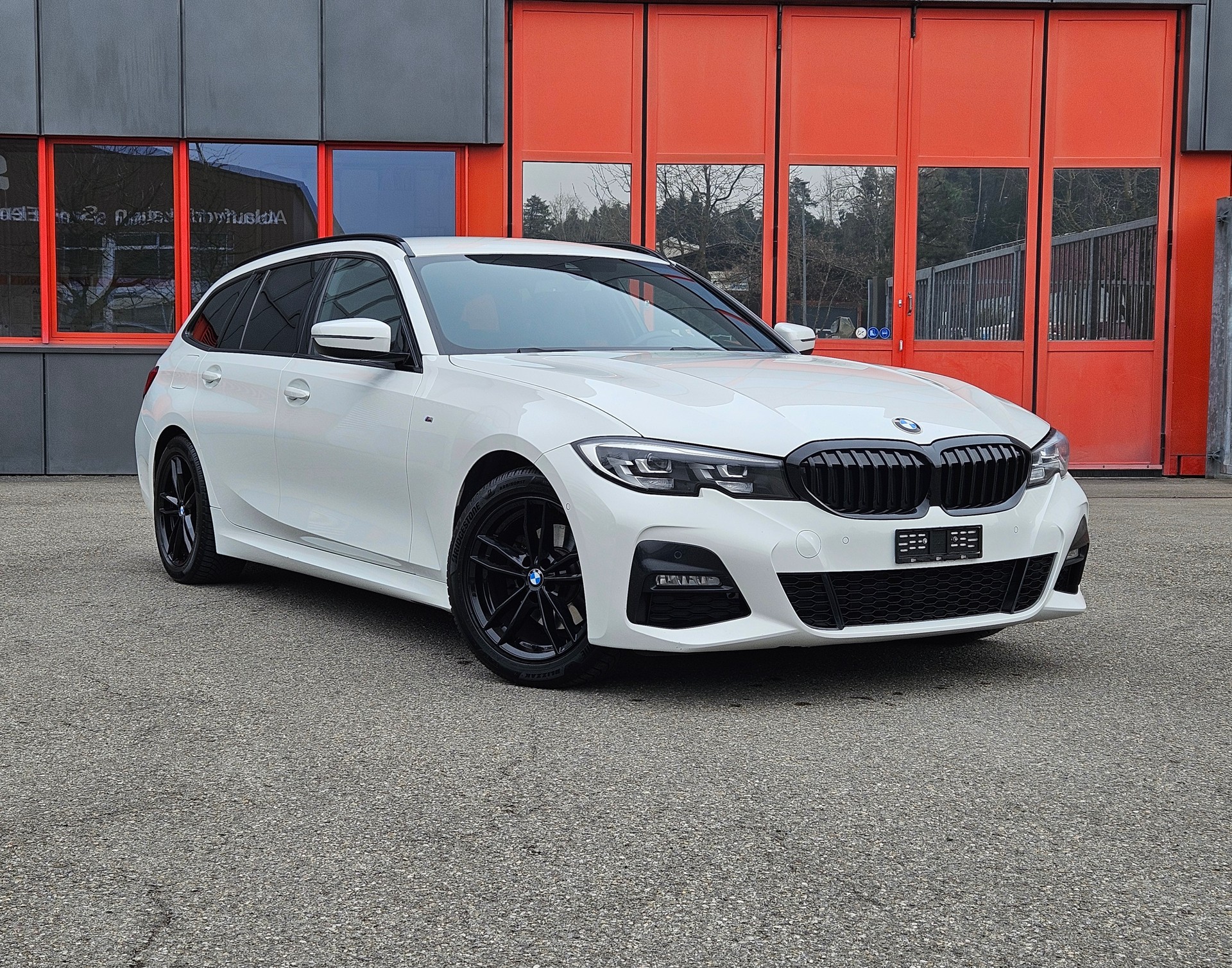 BMW 320i Touring Pure M Sport Steptronic-image-0