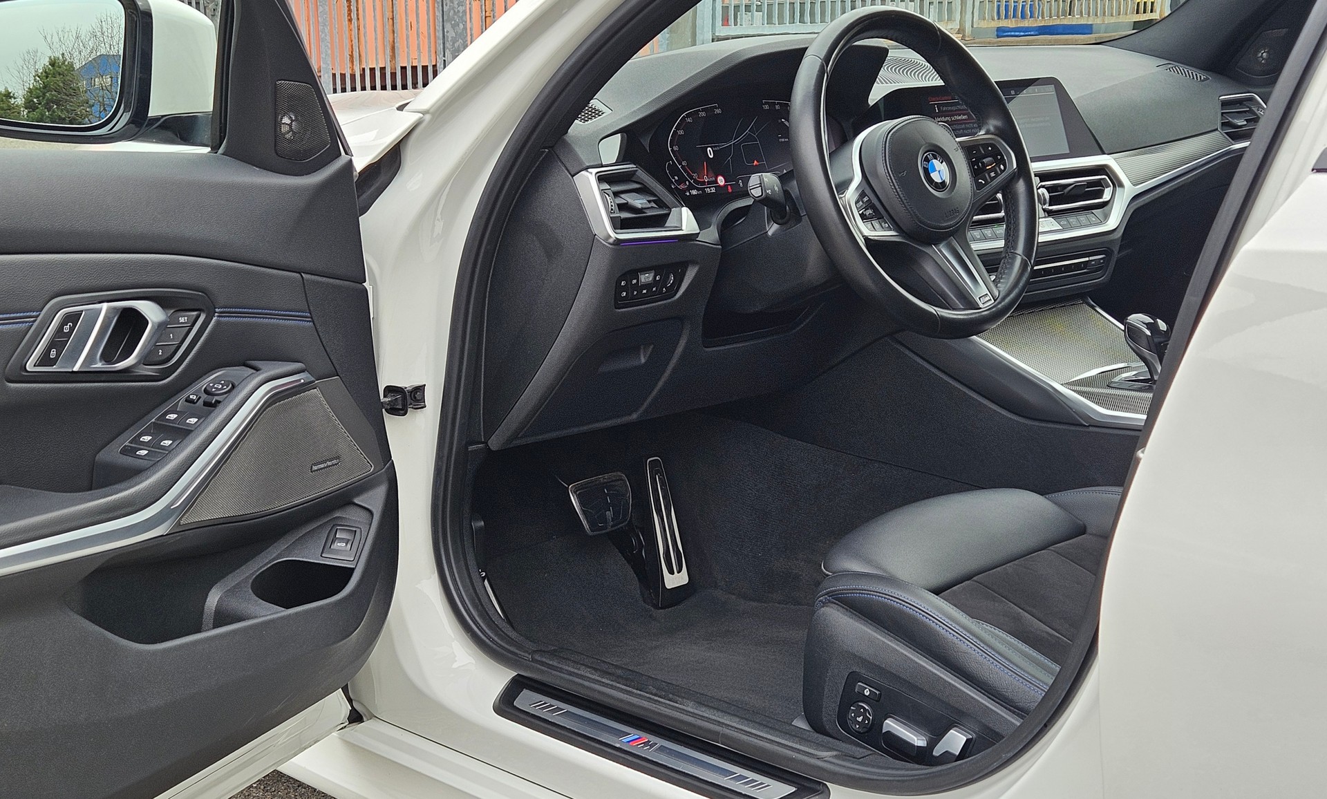 BMW 320i Touring Pure M Sport Steptronic-image-6