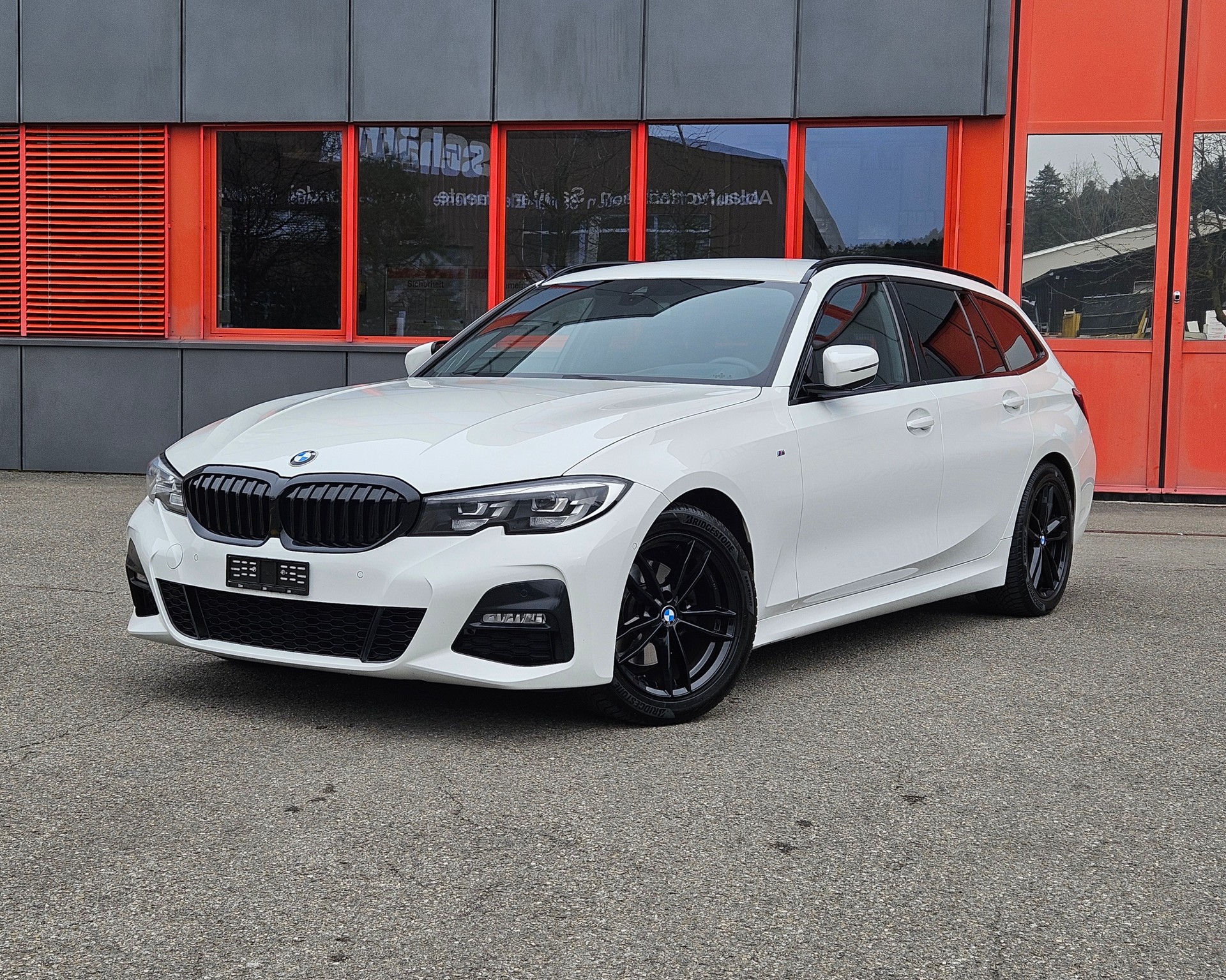 BMW 320i Touring Pure M Sport Steptronic-image-1