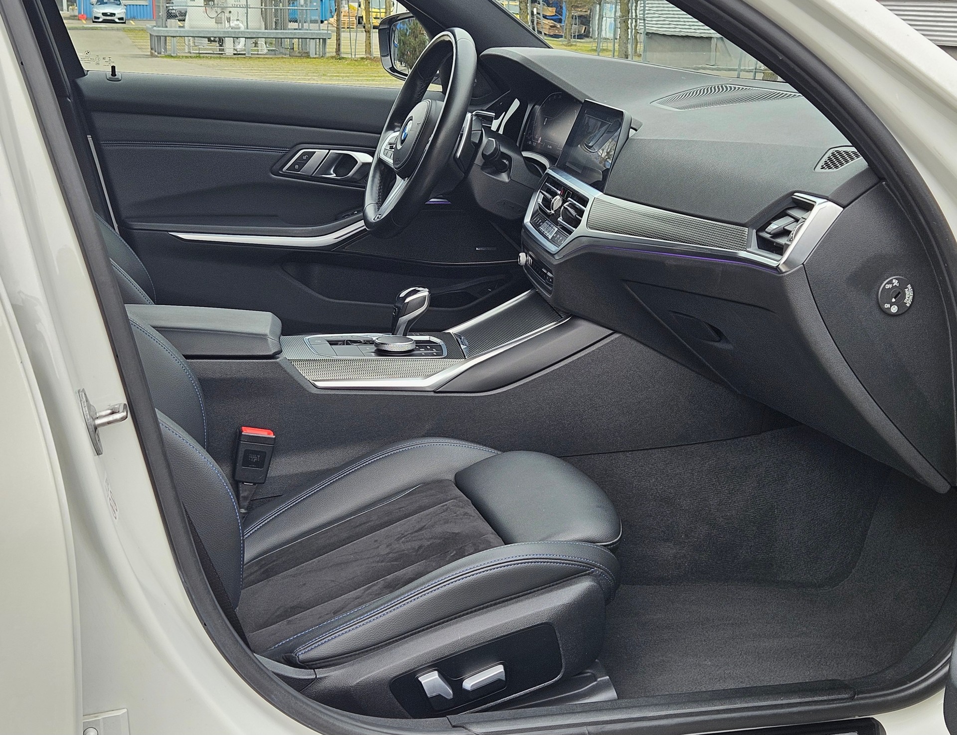 BMW 320i Touring Pure M Sport Steptronic-image-9