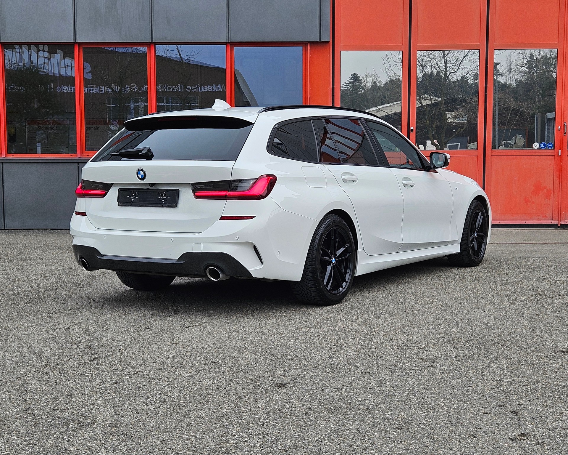 BMW 320i Touring Pure M Sport Steptronic-image-3