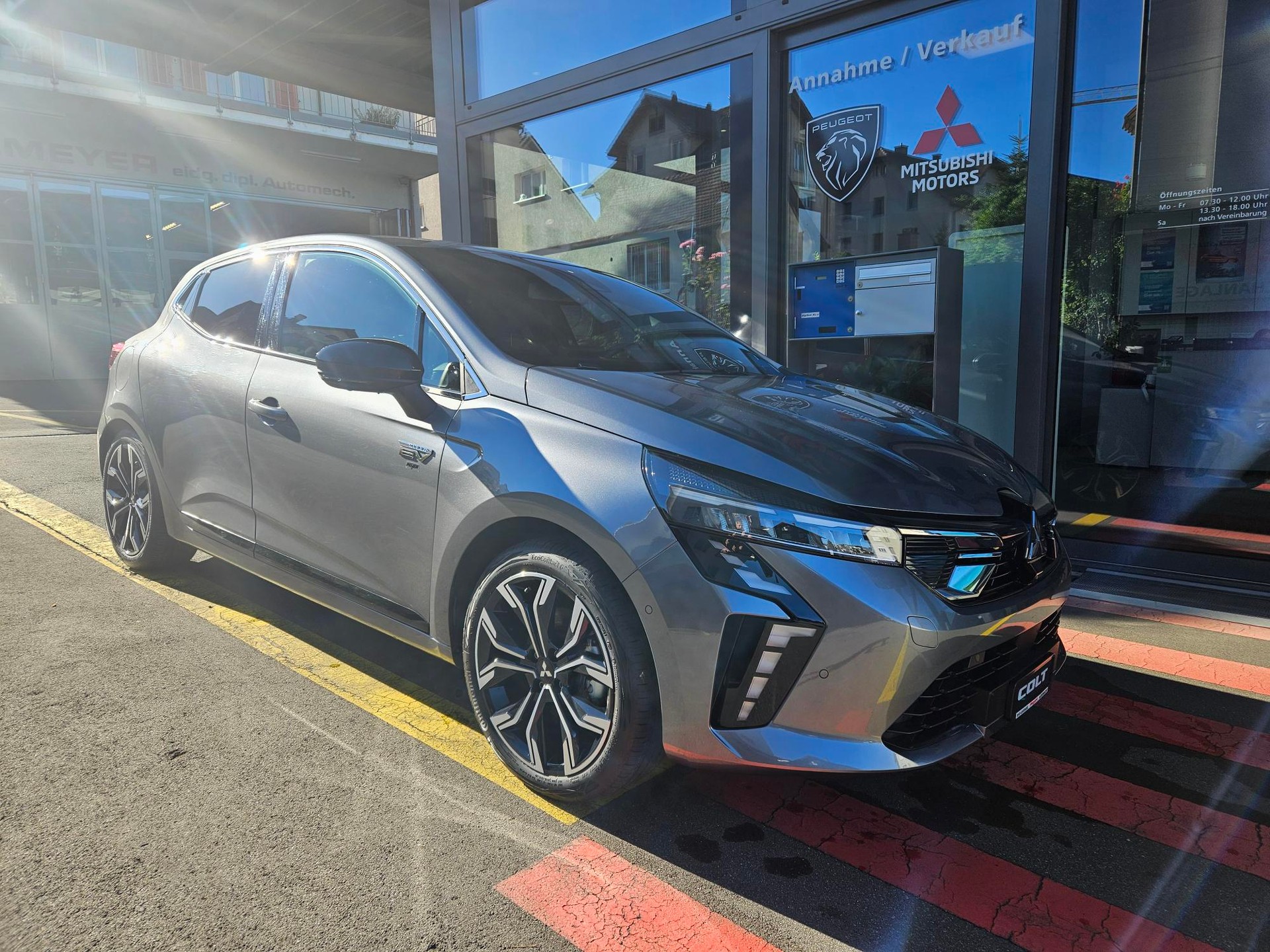 MITSUBISHI Colt 1.6 HEV Intense-showroom-element-1