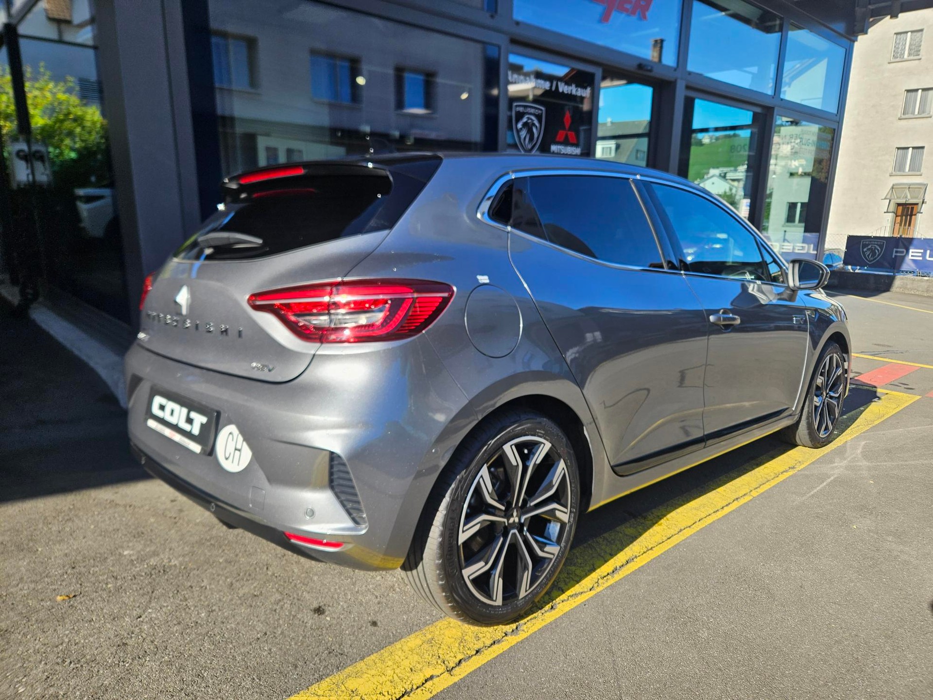 MITSUBISHI Colt 1.6 HEV Intense-image-8