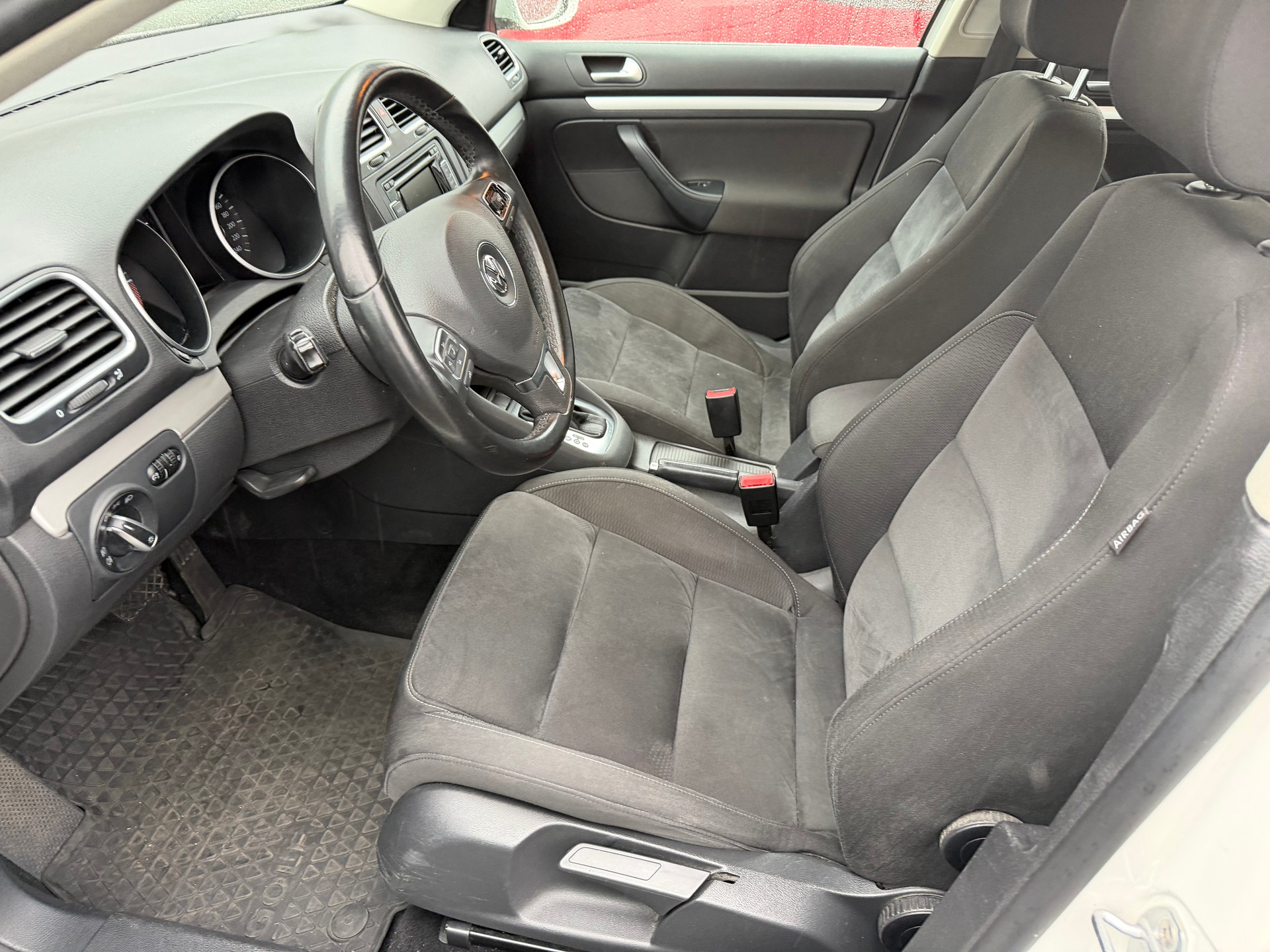VW Golf Variant 1.6 TDI BMT Team DSG-image-7