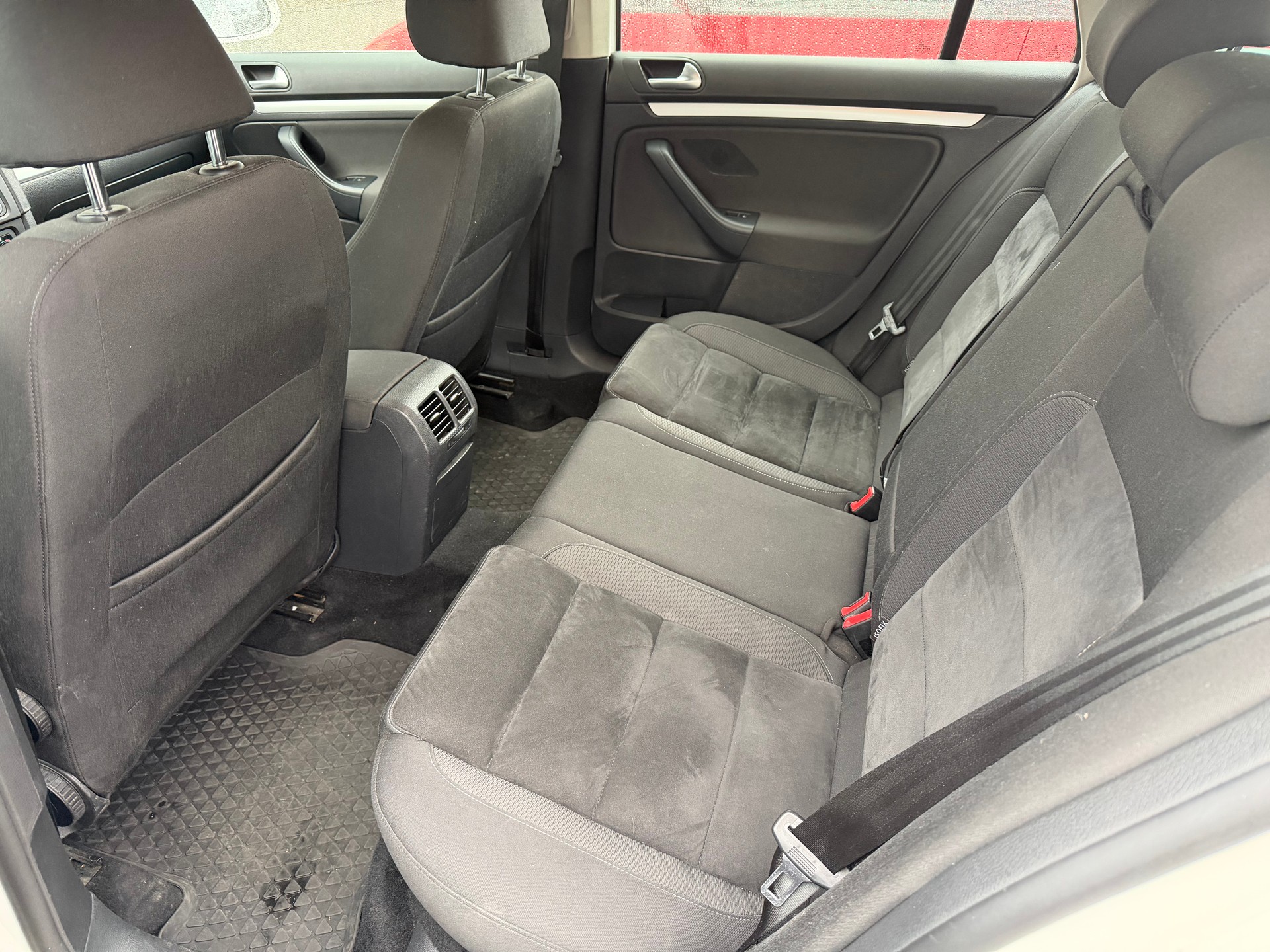 VW Golf Variant 1.6 TDI BMT Team DSG-image-8