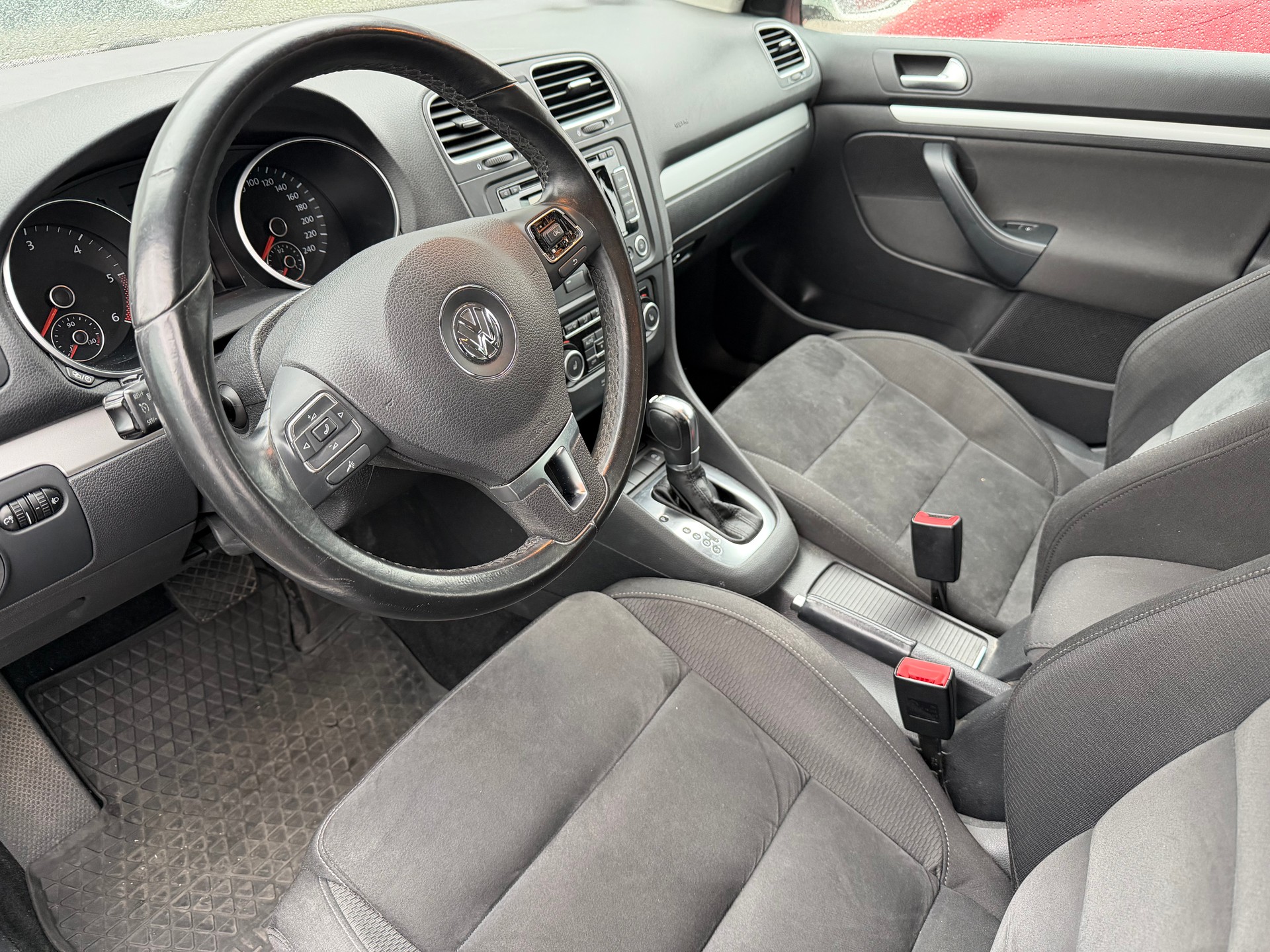 VW Golf Variant 1.6 TDI BMT Team DSG-image-6