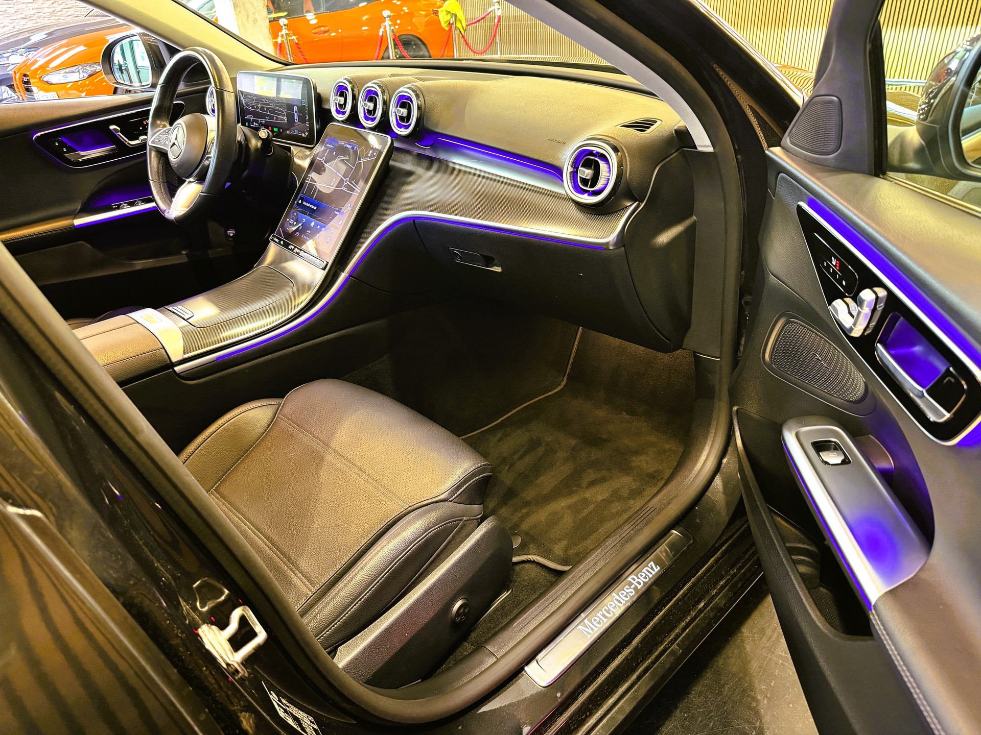 MERCEDES-BENZ C 180-image-21