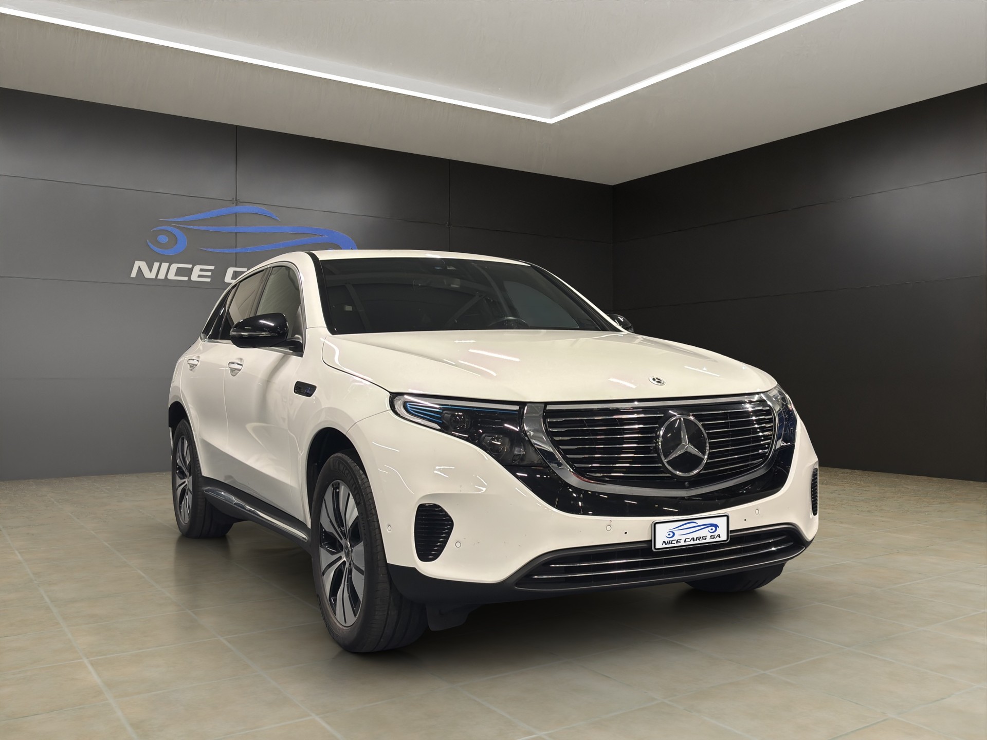 MERCEDES-BENZ EQC 400 4Matic EQ Star-showroom-element-2