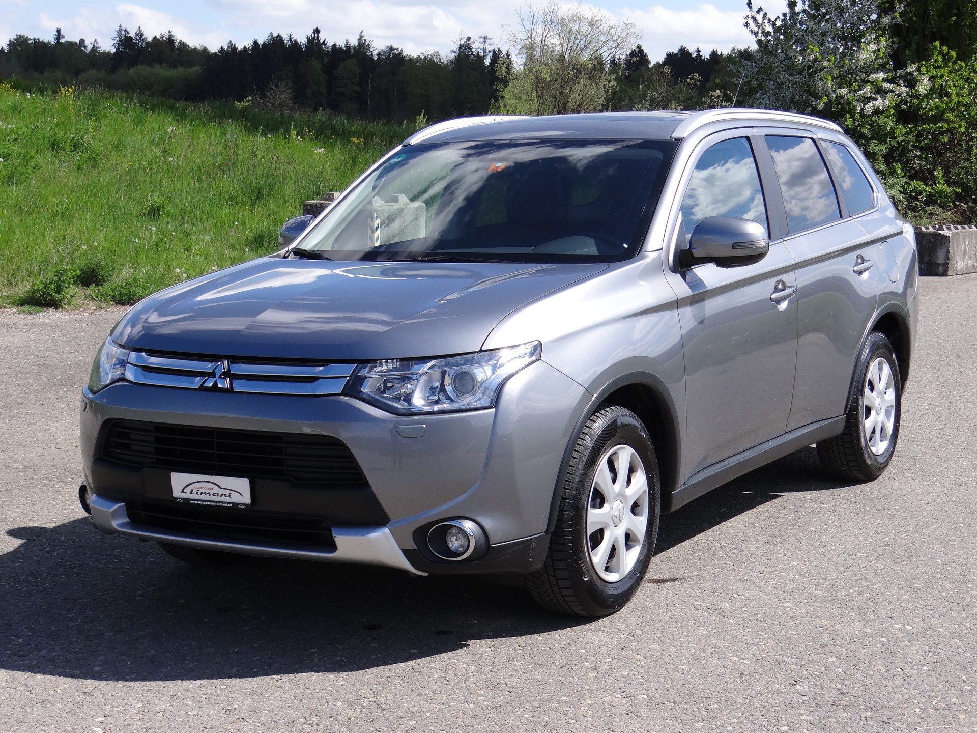 MITSUBISHI Outlander 2.0 Navigator CVT-showroom-element-1