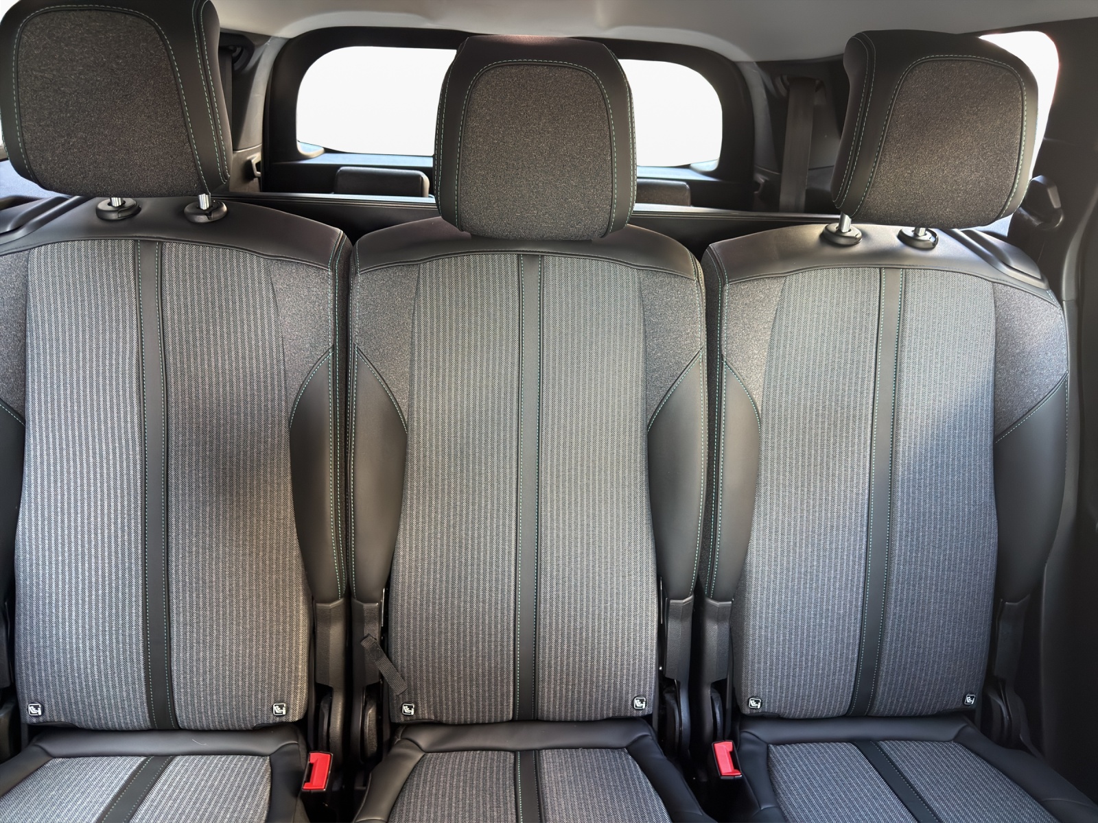PEUGEOT 5008 1.2 Pure Tech Active Pack EAT8***7-Plätzer-image-17