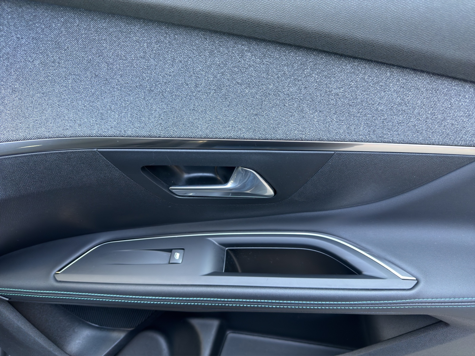 PEUGEOT 5008 1.2 Pure Tech Active Pack EAT8***7-Plätzer-image-16
