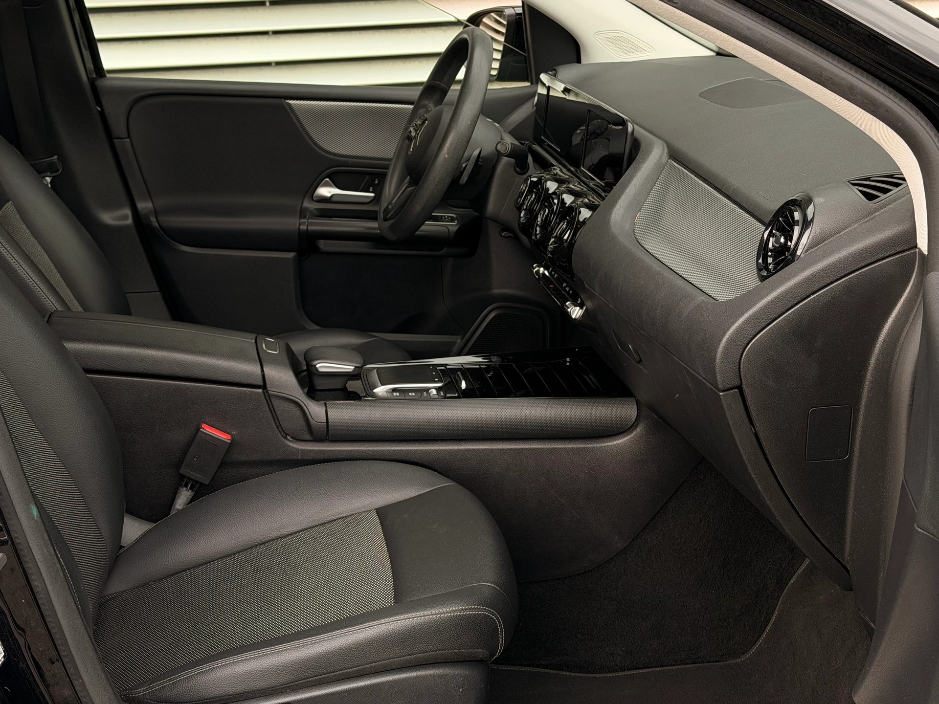 MERCEDES-BENZ B 180 d Style 8G-DCT-image-9