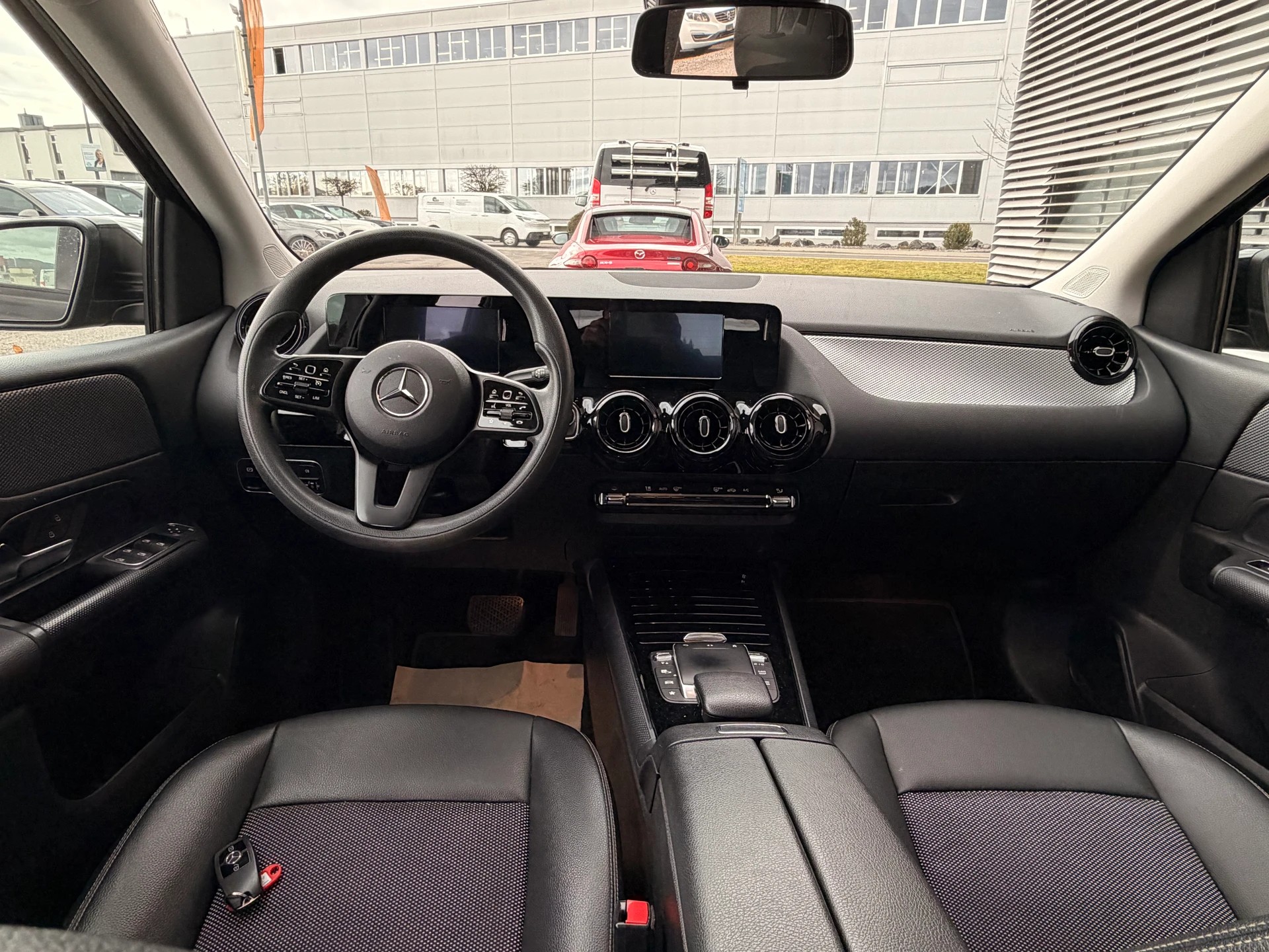MERCEDES-BENZ B 180 d Style 8G-DCT-image-1