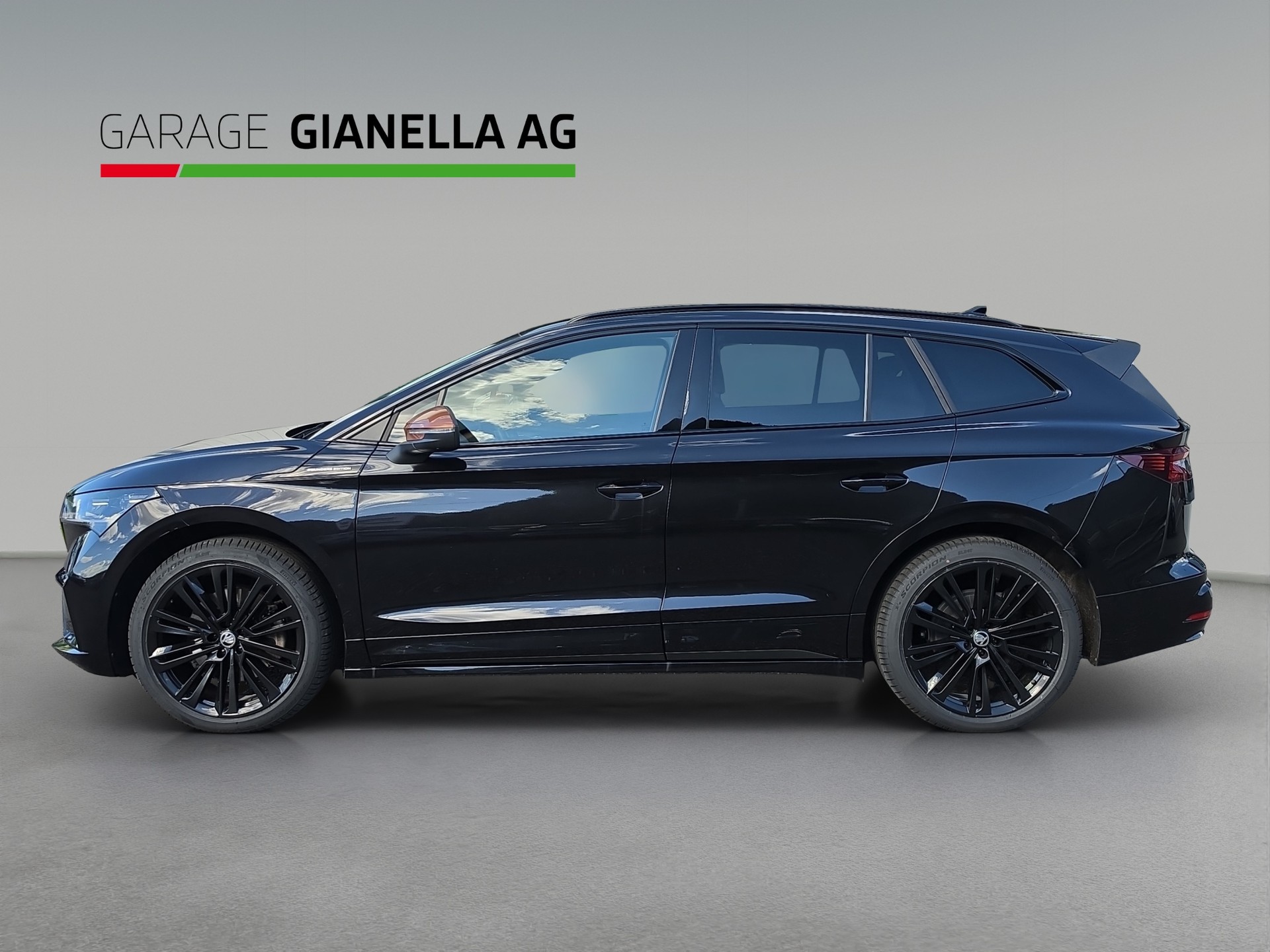 SKODA Enyaq iV 80x Founders Edition-showroom-element-1