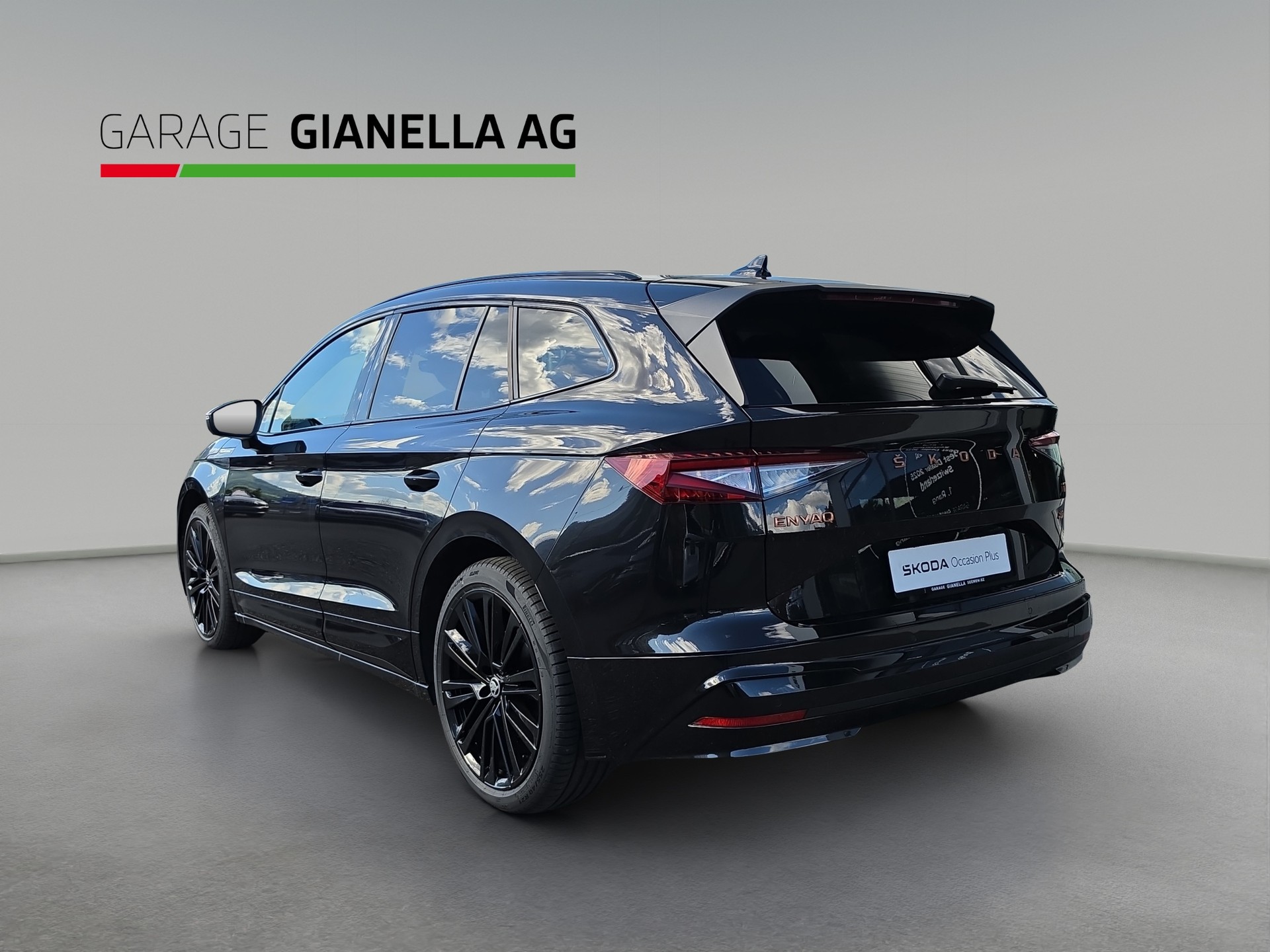 SKODA Enyaq iV 80x Founders Edition-showroom-element-2