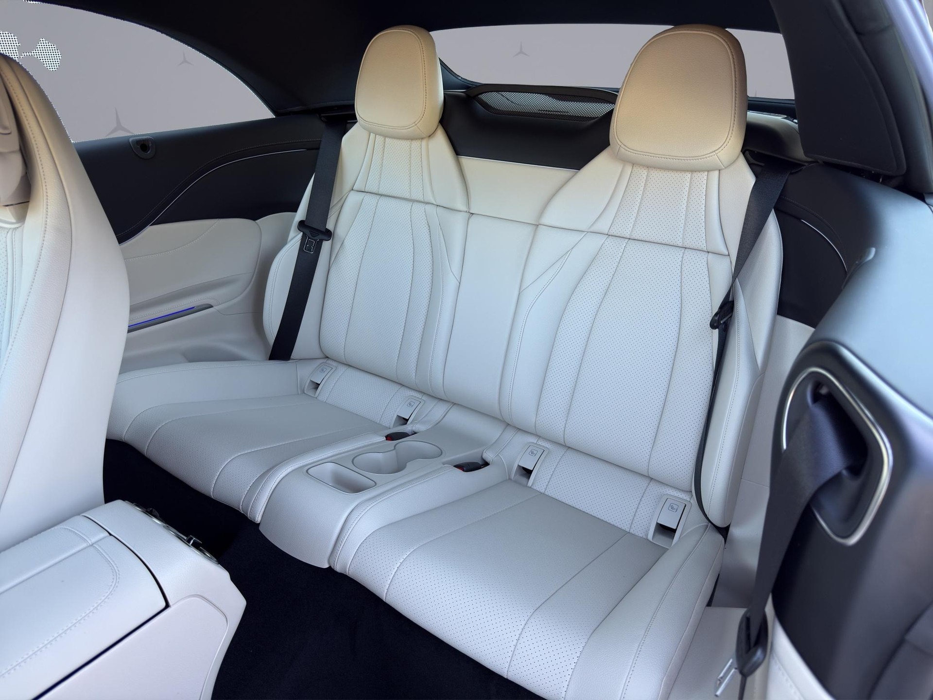 MERCEDES-BENZ CLE 200 AMG Line 4matic Cabriolet-image-12
