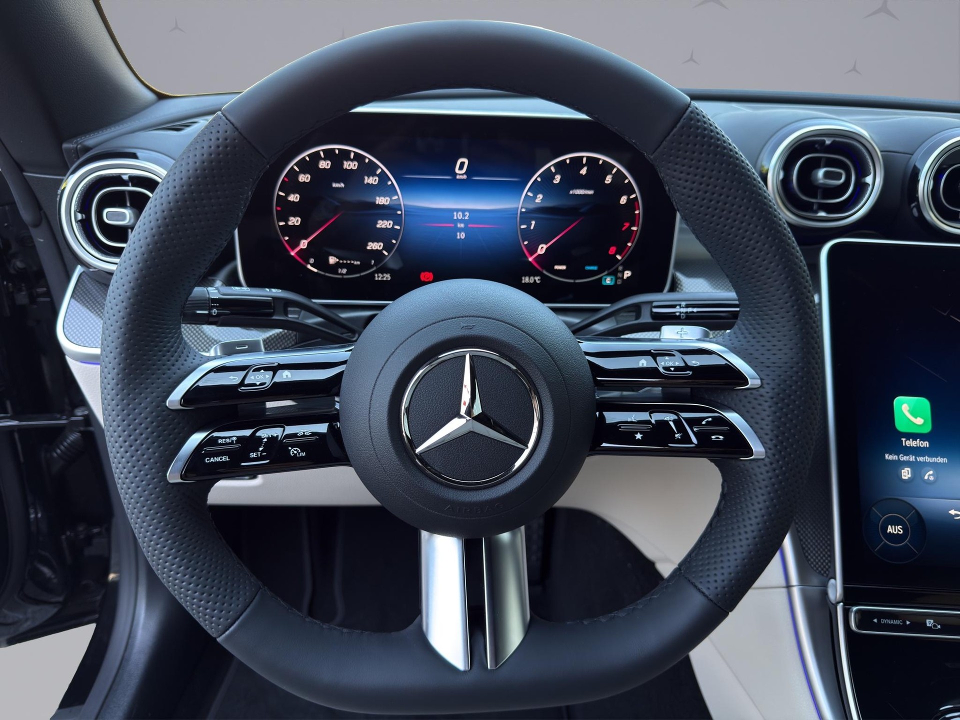 MERCEDES-BENZ CLE 200 AMG Line 4matic Cabriolet-image-10