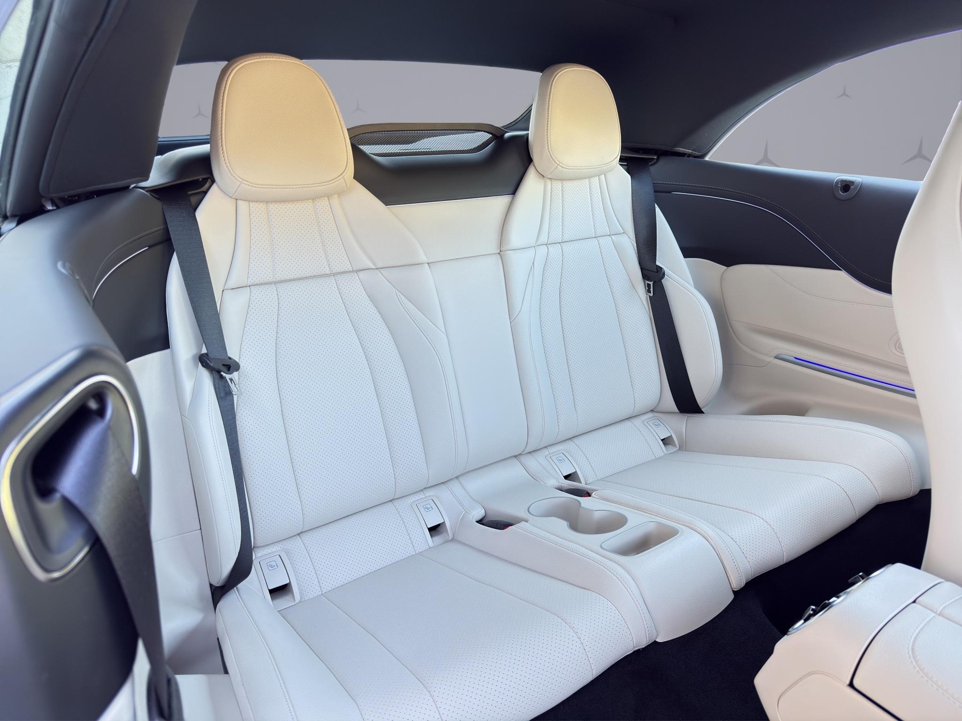 MERCEDES-BENZ CLE 200 AMG Line 4matic Cabriolet-image-17