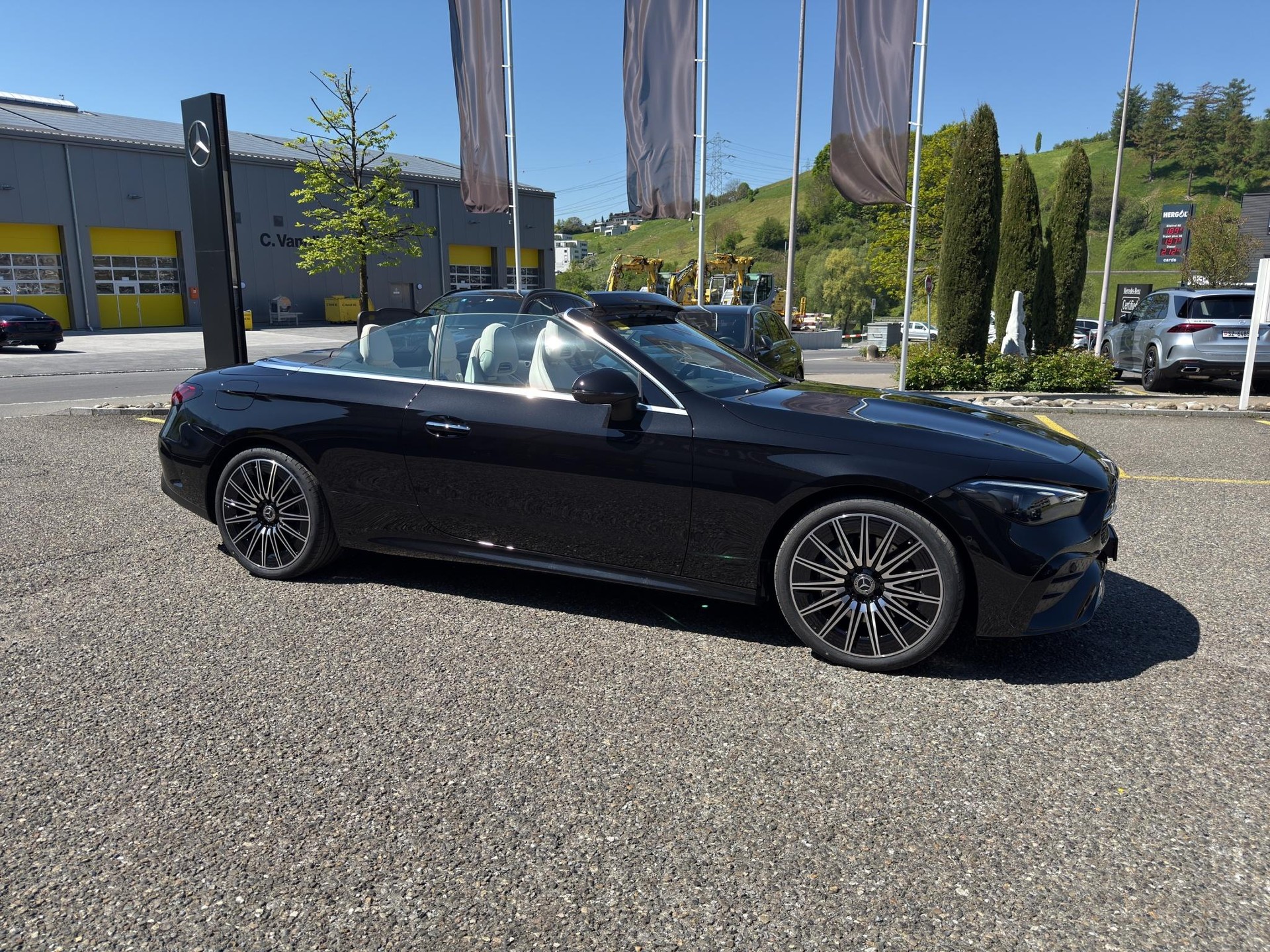 MERCEDES-BENZ CLE 200 AMG Line 4matic Cabriolet-image-24