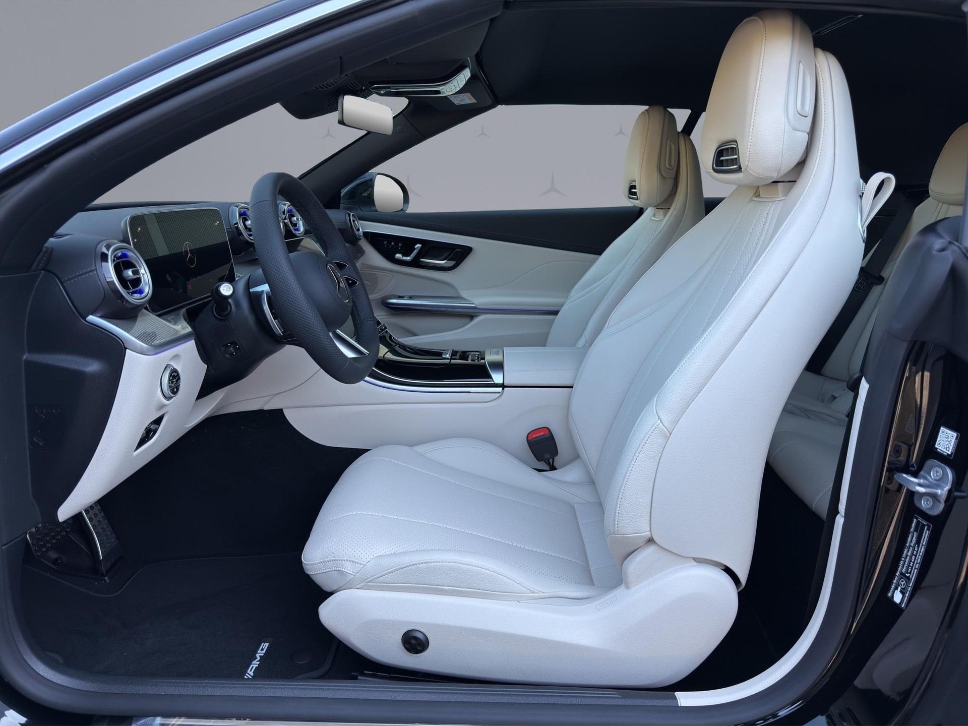 MERCEDES-BENZ CLE 200 AMG Line 4matic Cabriolet-image-9