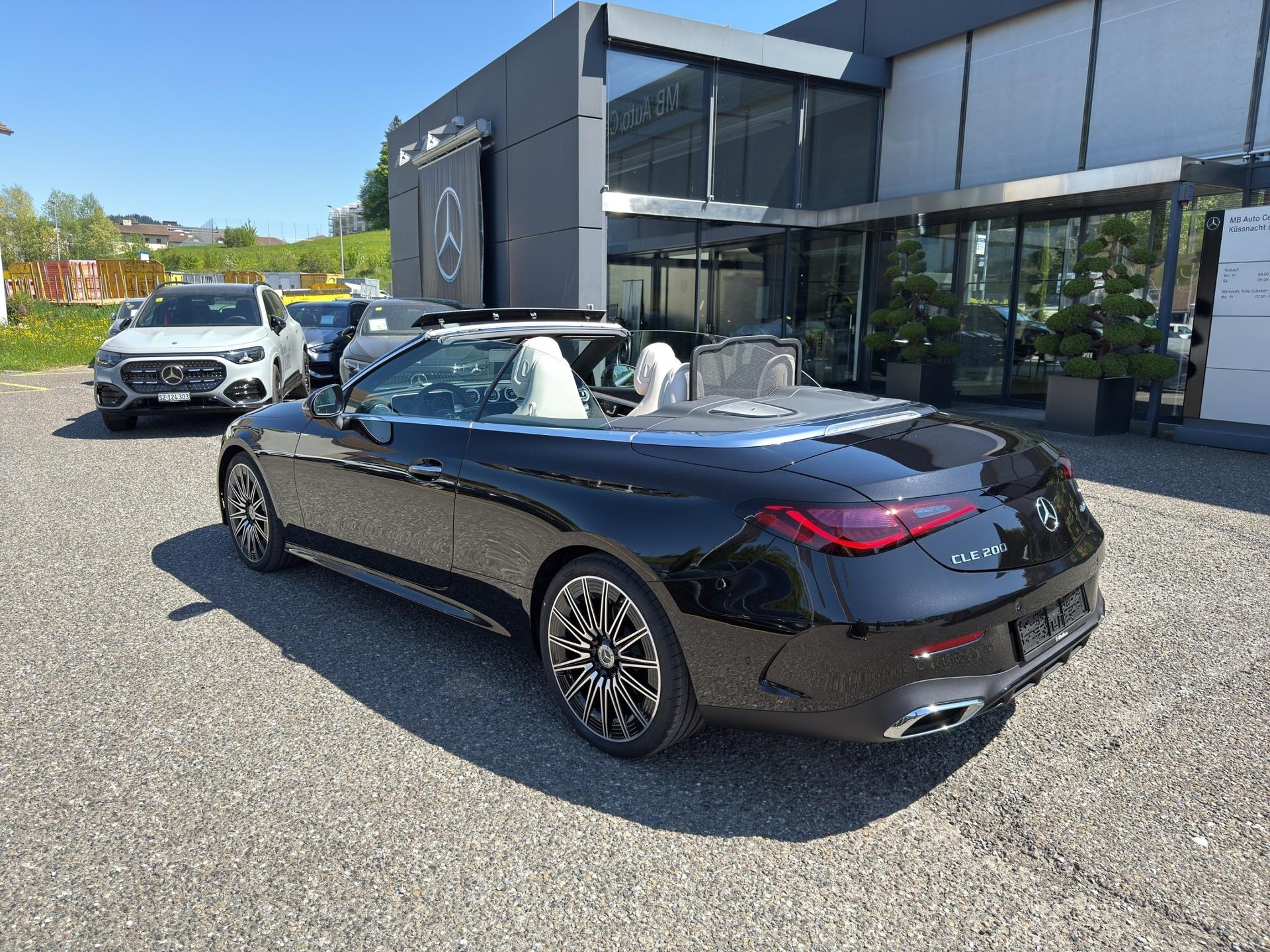 MERCEDES-BENZ CLE 200 AMG Line 4matic Cabriolet-image-23