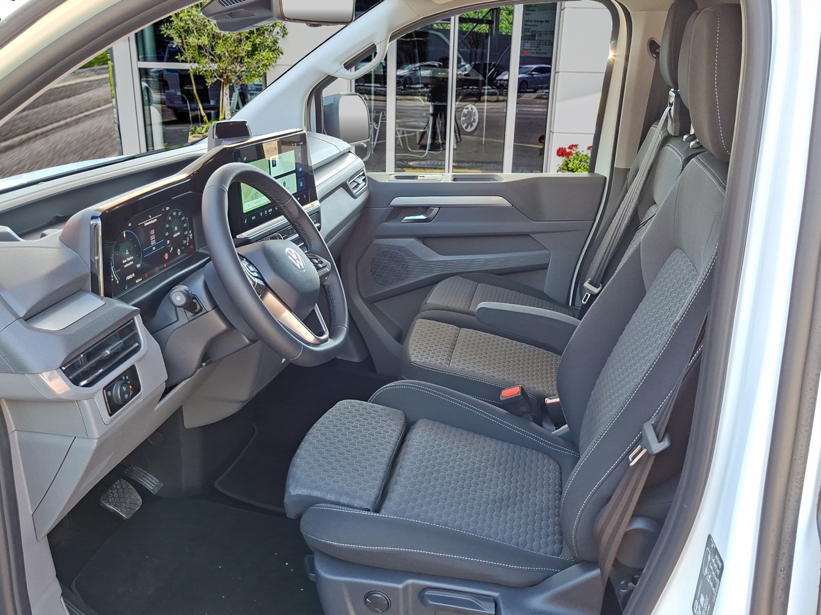 VW Caravelle 2.5TSI eHYBRID 16,5 kWh Life Aut.8-image-9